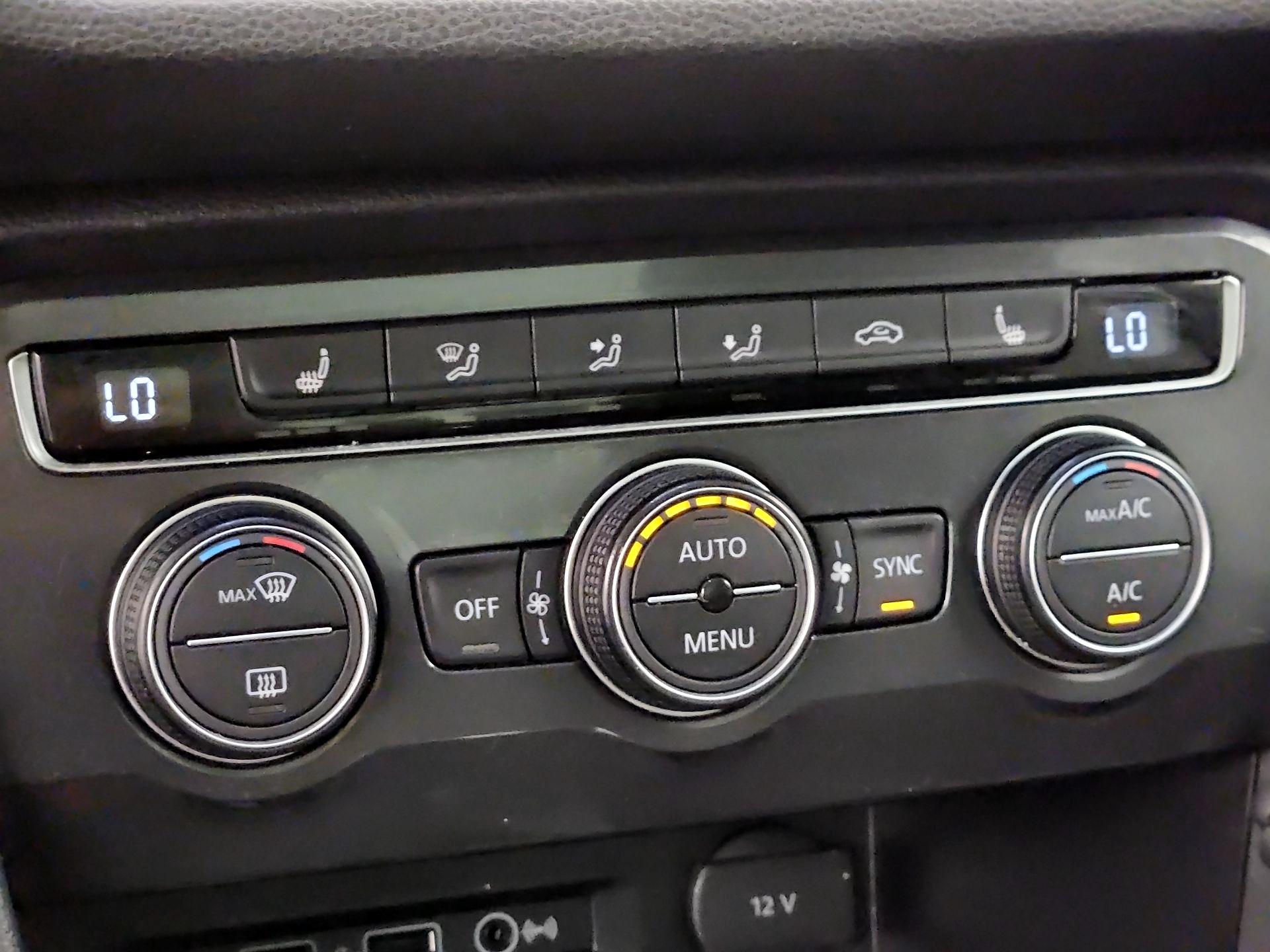 Thumbnail: 2018 Volkswagen Tiguan - 16