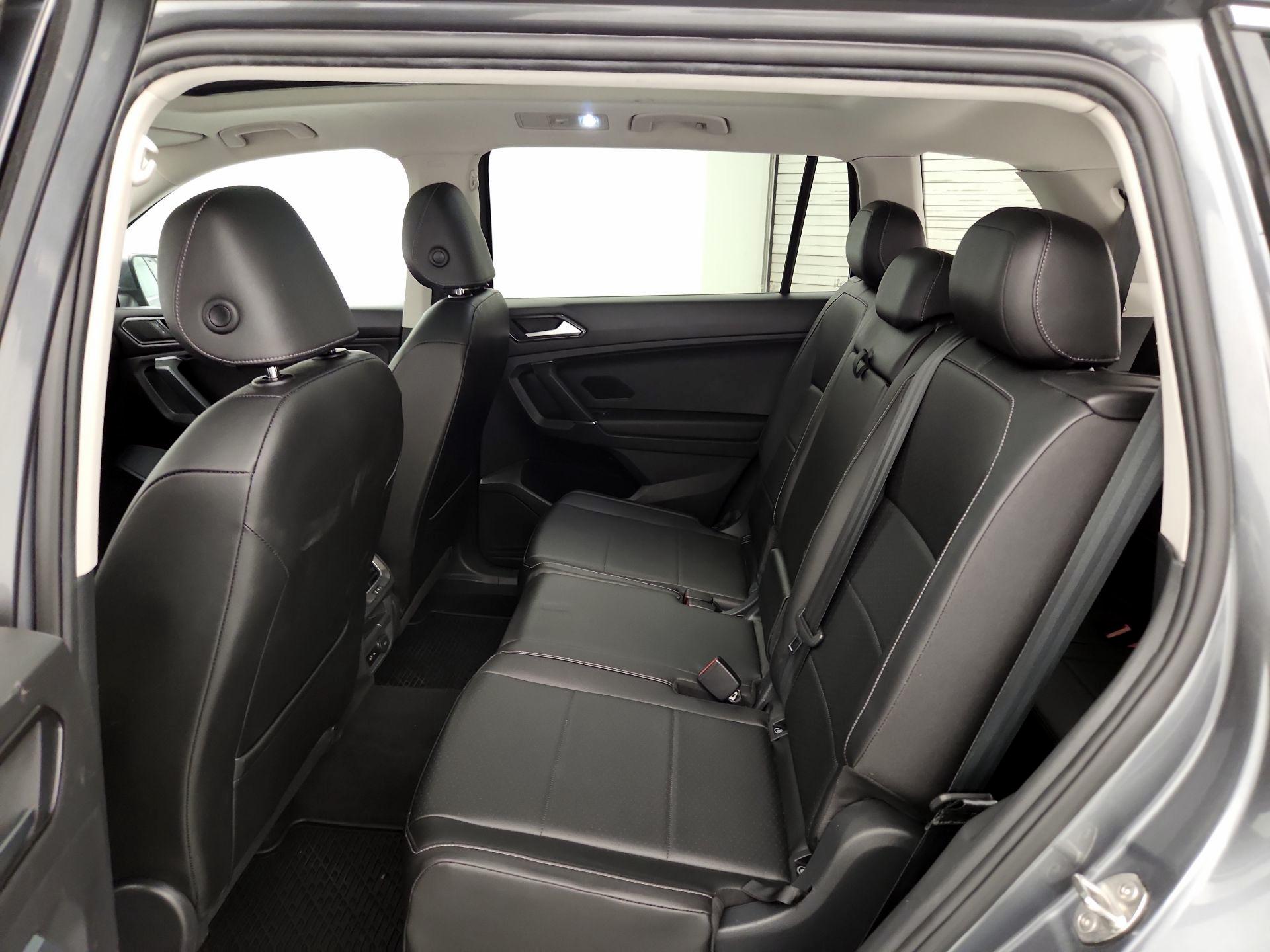 Thumbnail: 2018 Volkswagen Tiguan - 20