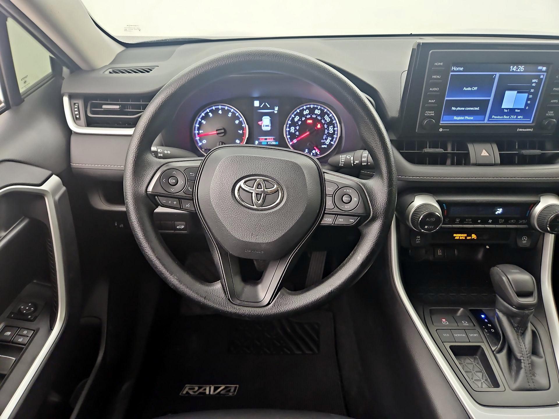 Thumbnail: 2022 Toyota RAV4 - 10