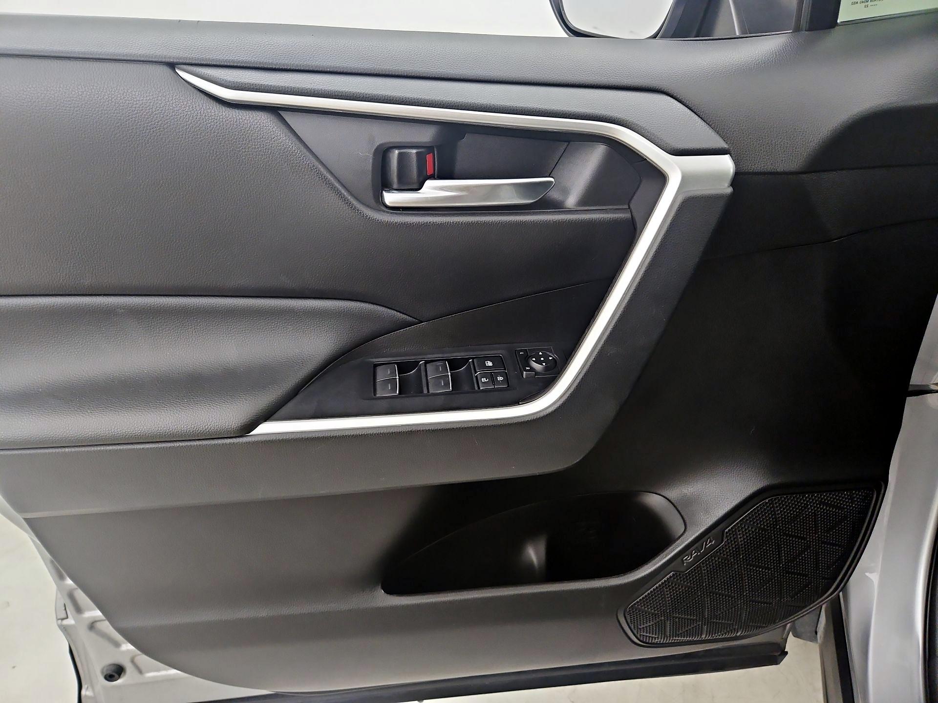 Thumbnail: 2022 Toyota RAV4 - 12