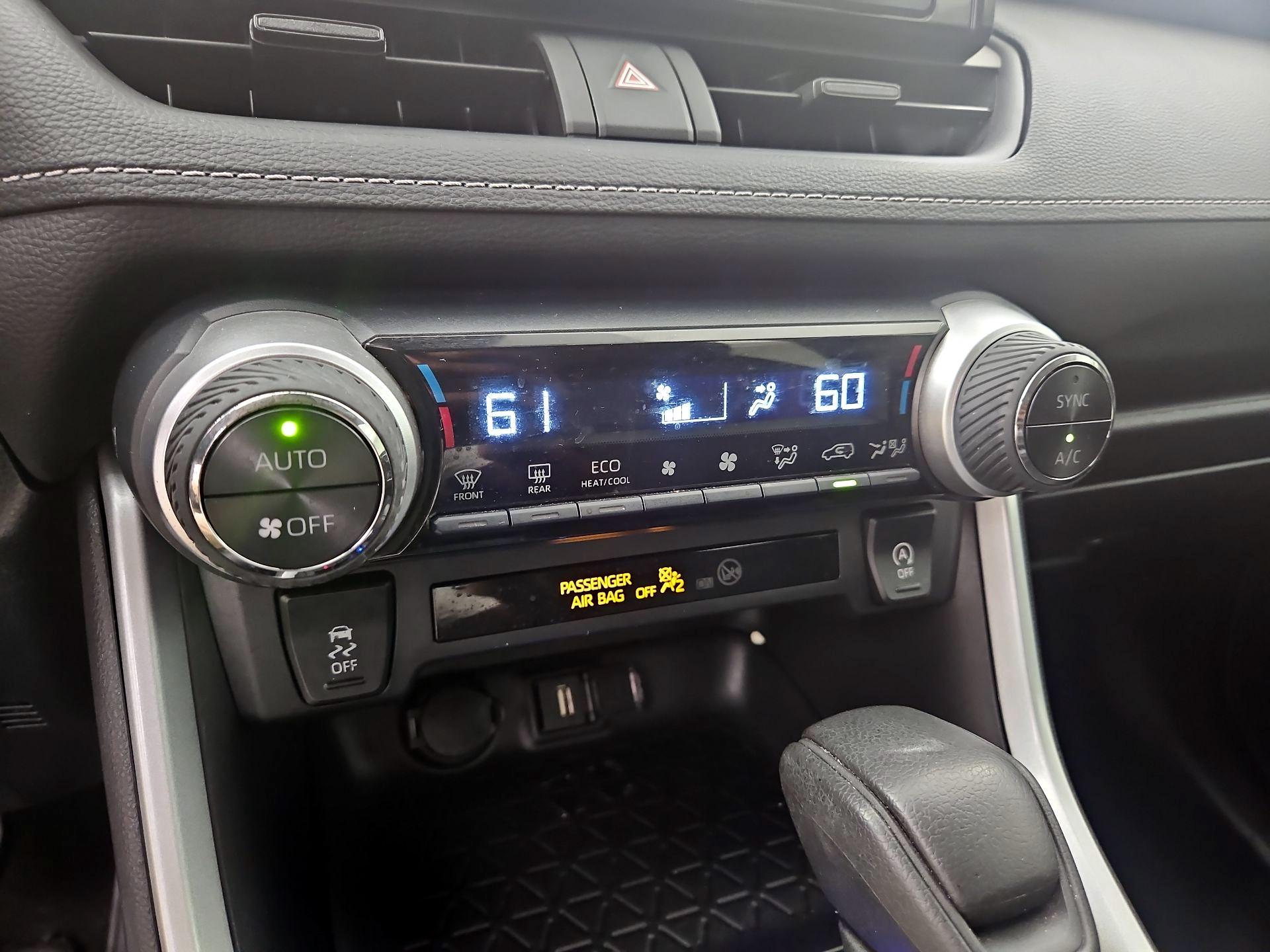 Thumbnail: 2022 Toyota RAV4 - 16