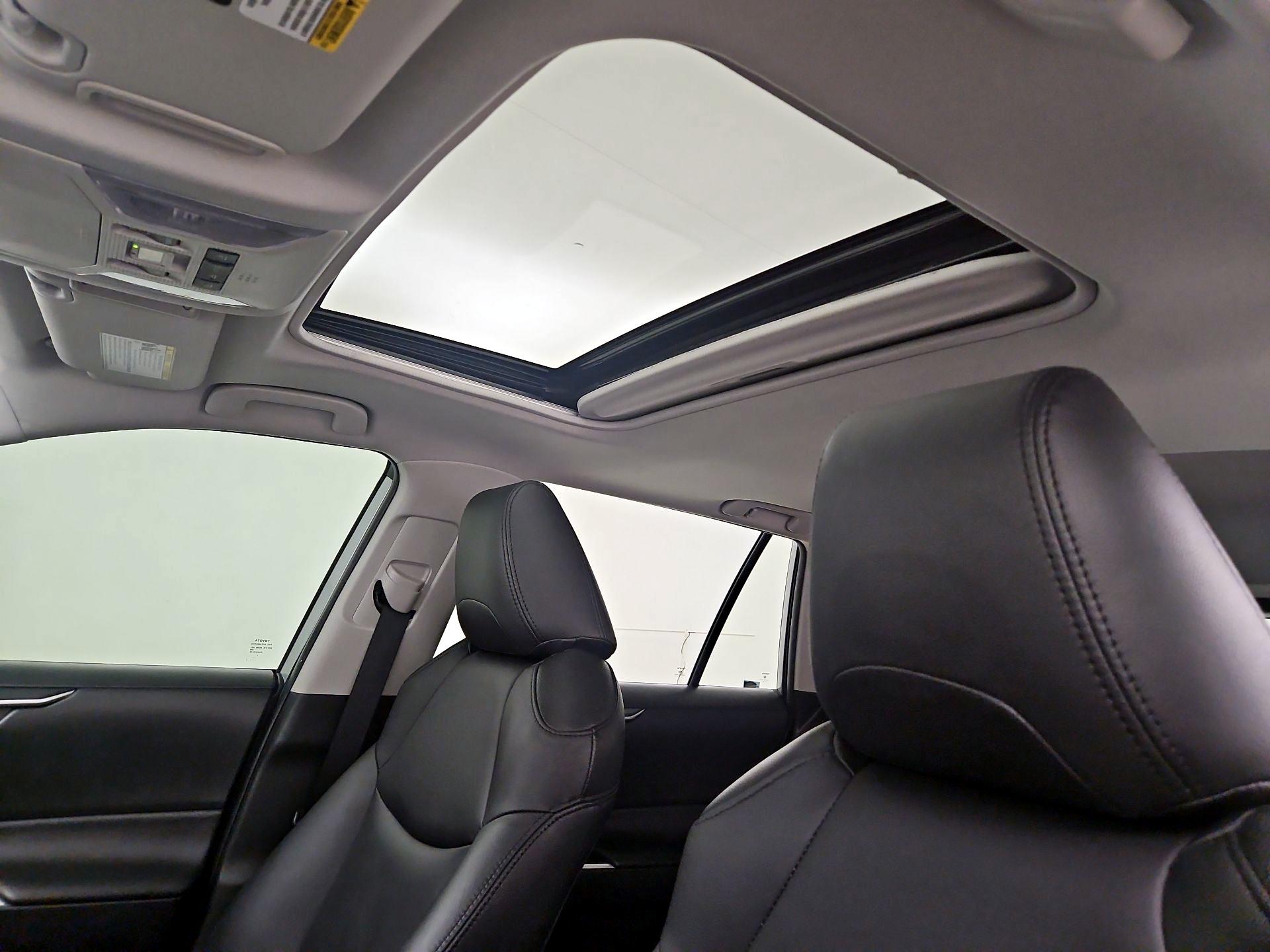 Thumbnail: 2022 Toyota RAV4 - 19