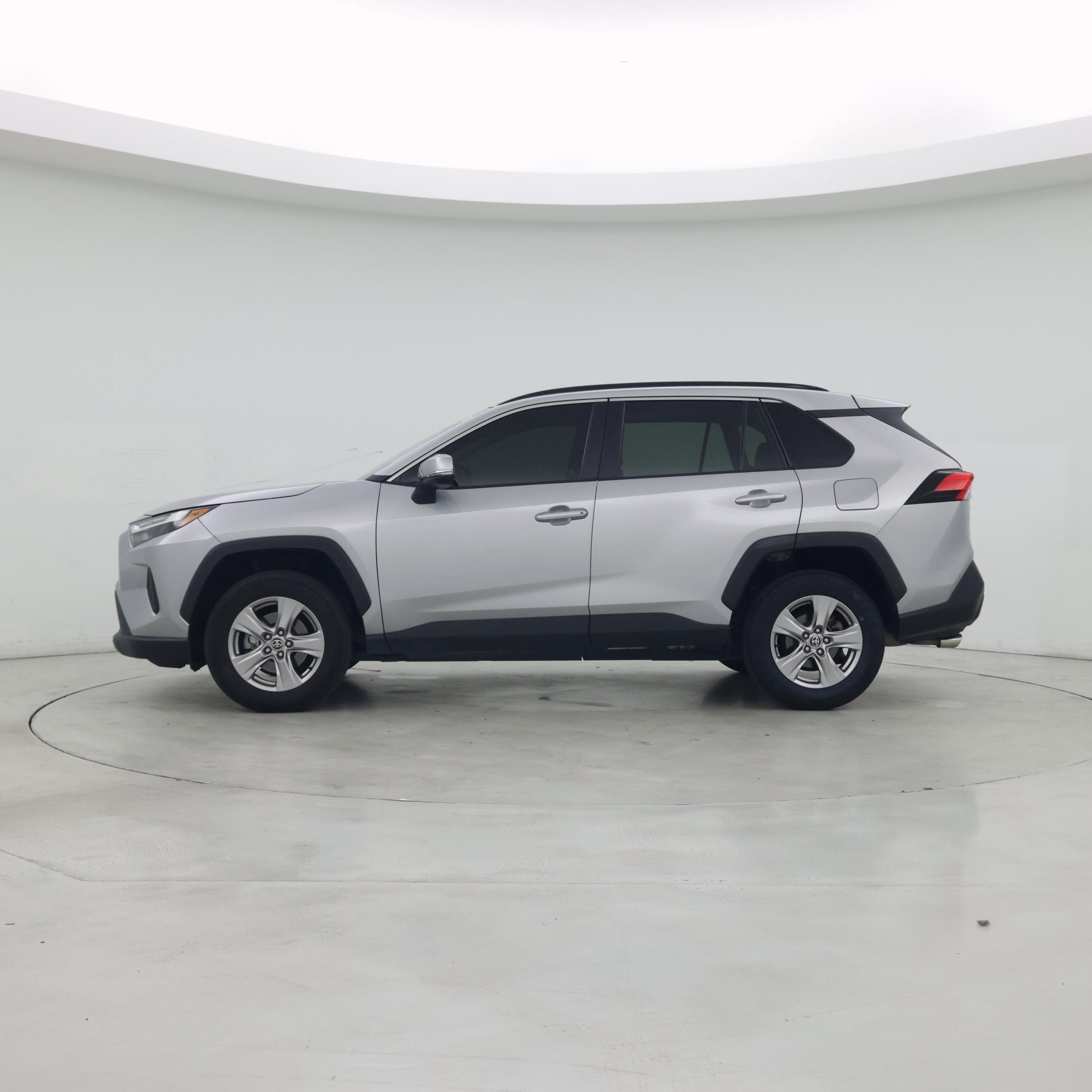 Thumbnail: 2022 Toyota RAV4 - 3