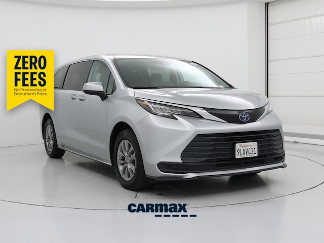 Silver 2022 Toyota Sienna LE 8-Passenger FWD Minivan Front-Wheel Drive Automatic