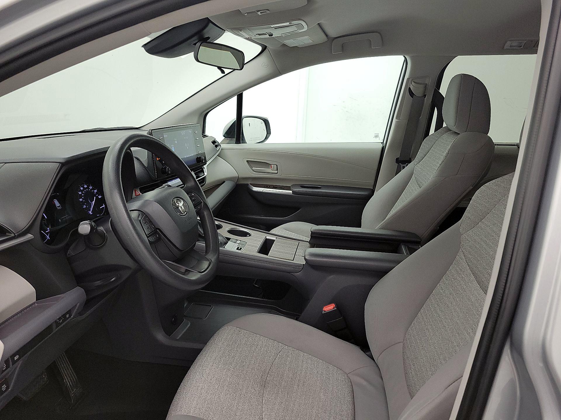 Thumbnail: 2022 Toyota Sienna - 11