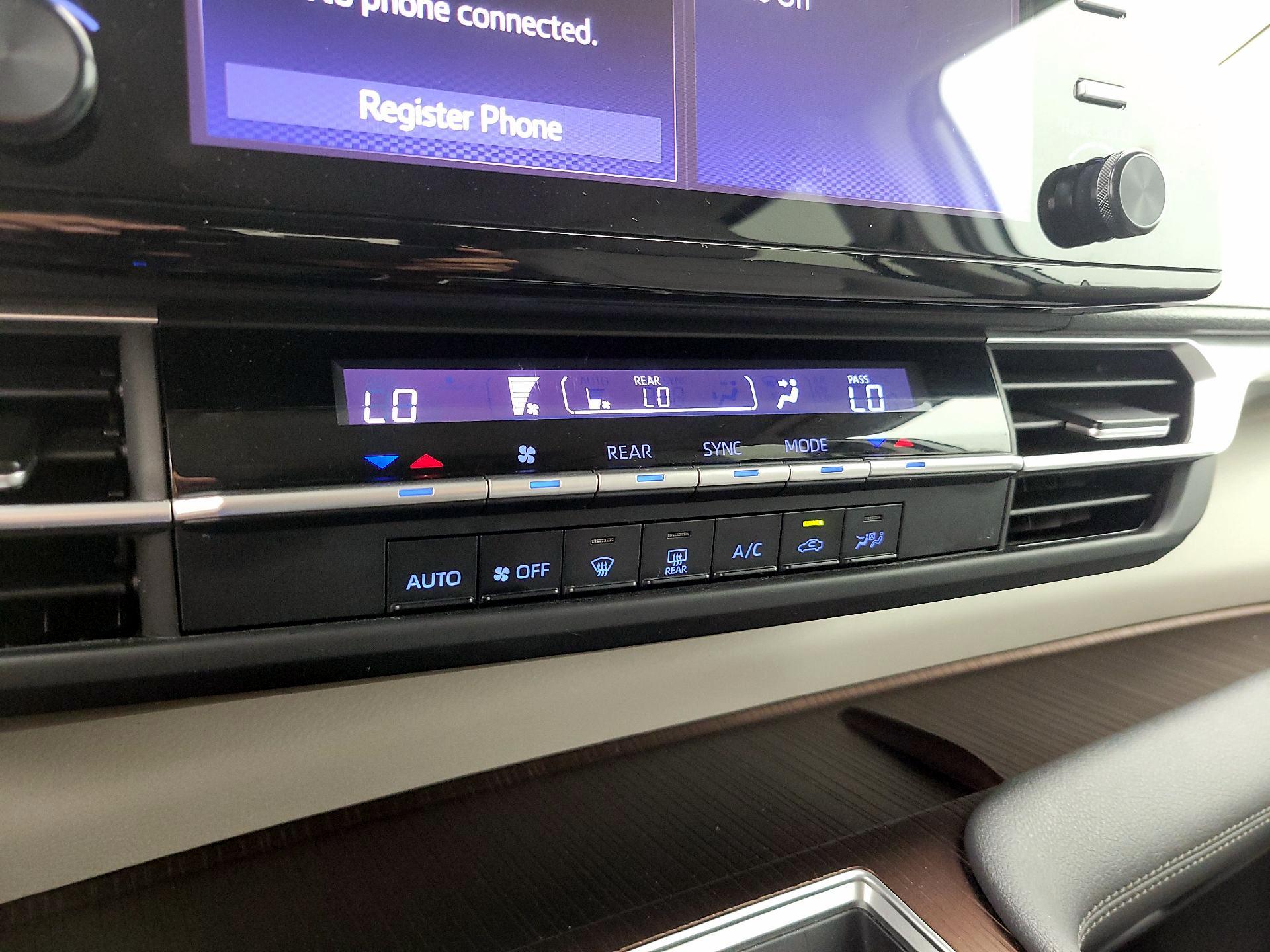 Thumbnail: 2022 Toyota Sienna - 16