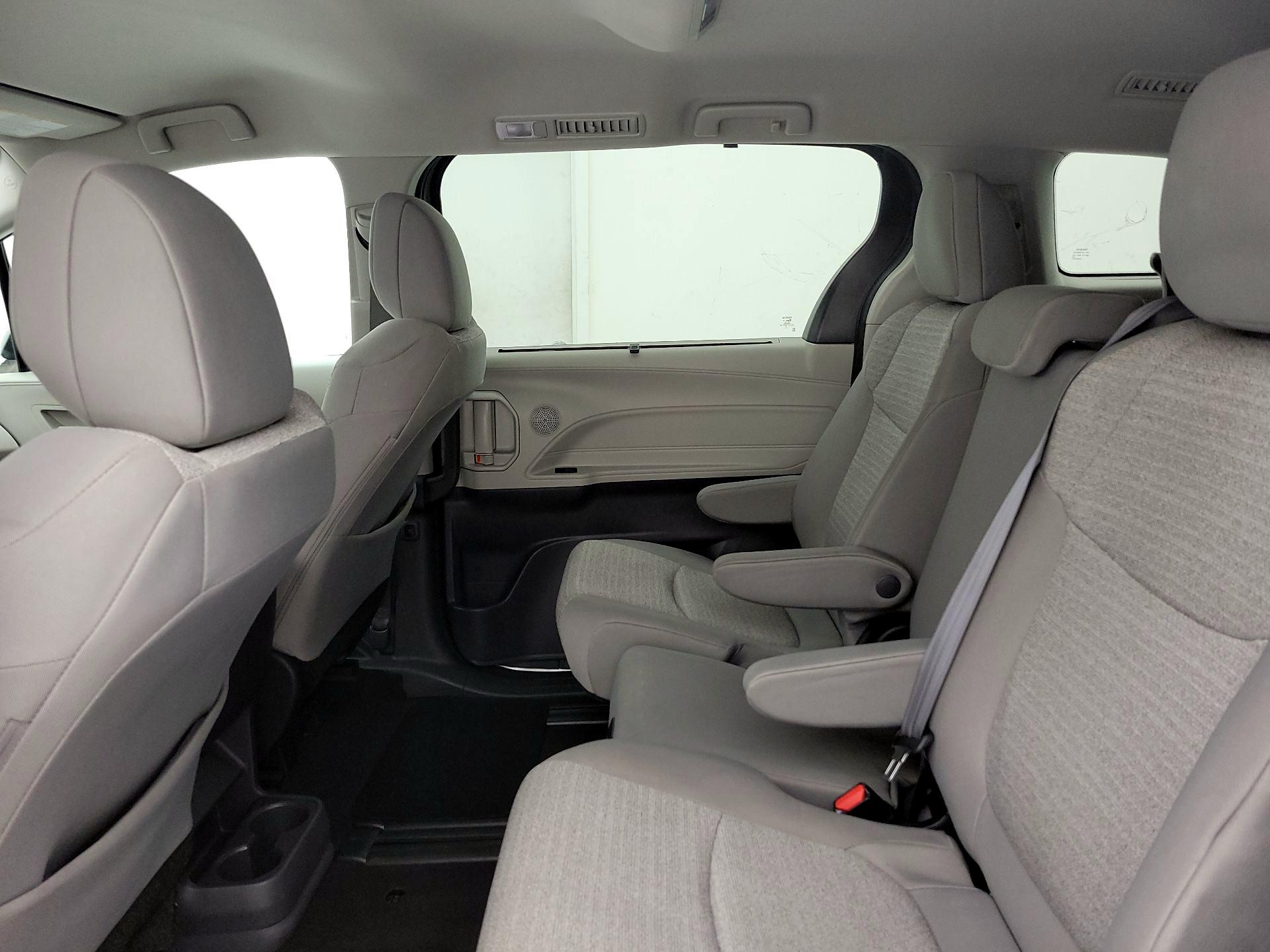 Thumbnail: 2022 Toyota Sienna - 19