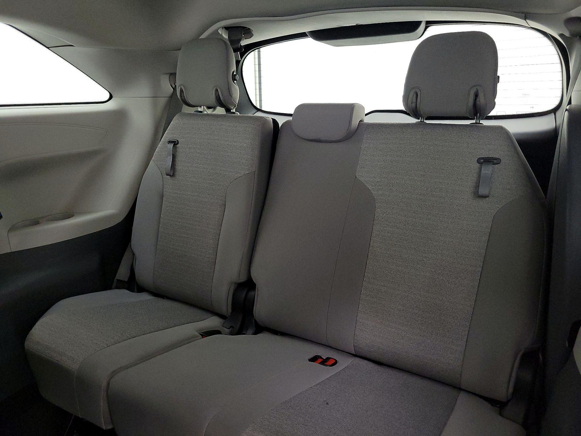 Thumbnail: 2022 Toyota Sienna - 20