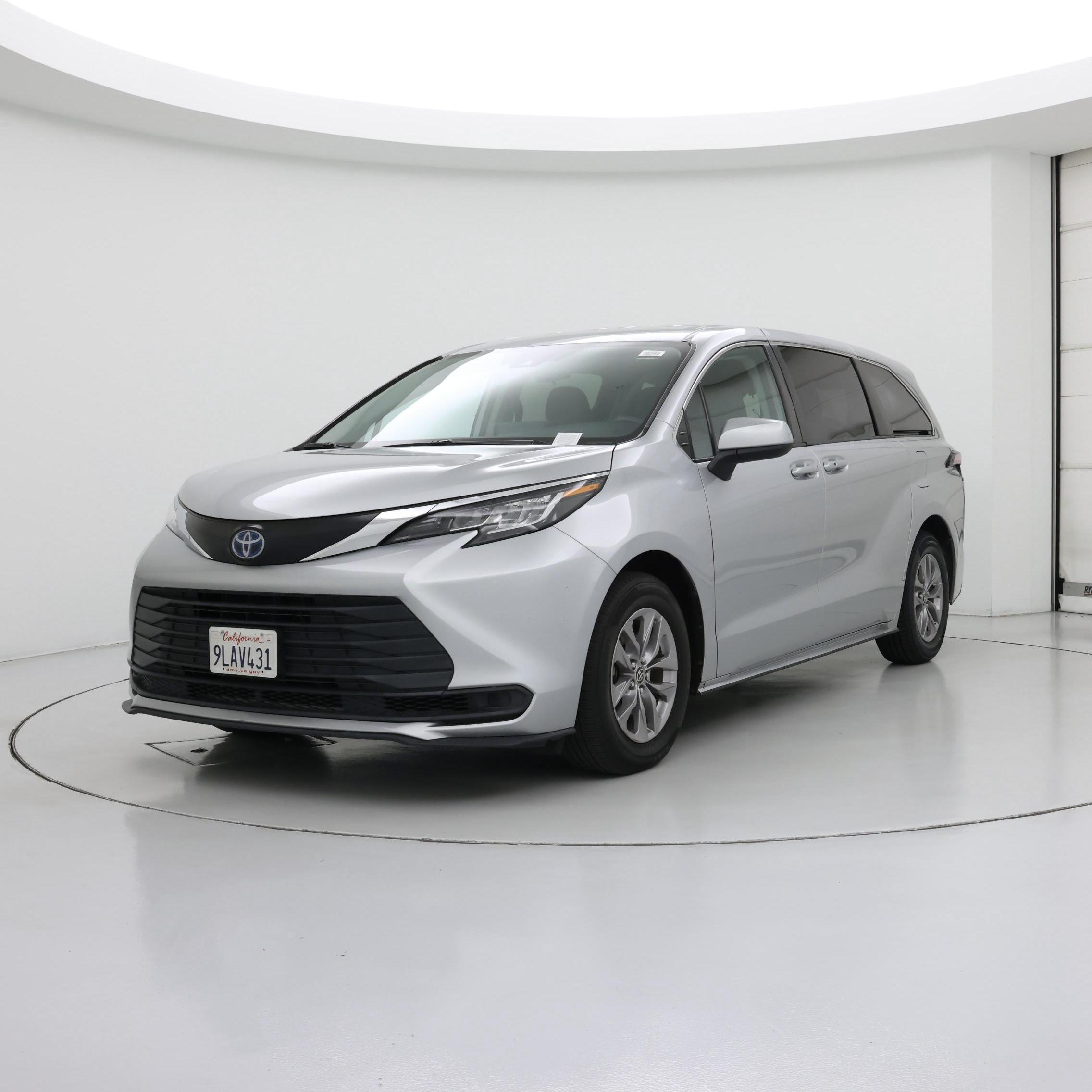 Thumbnail: 2022 Toyota Sienna - 4