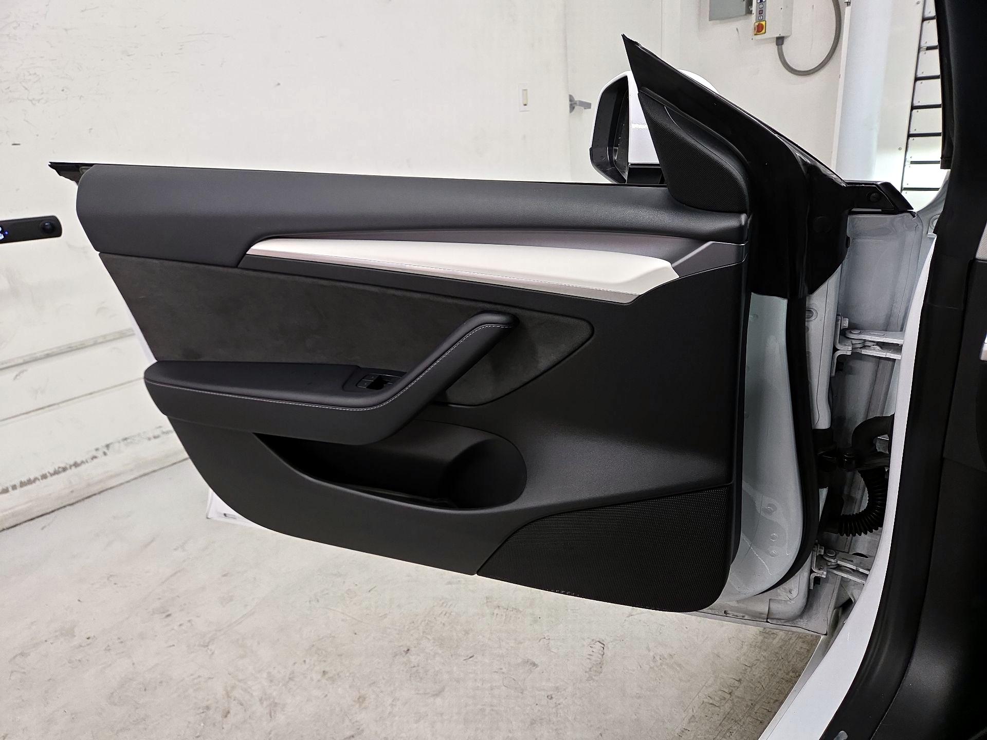 Thumbnail: 2023 Tesla Model 3 - 10