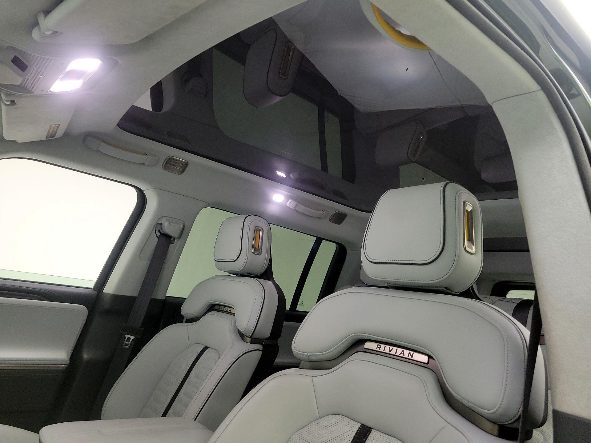 Thumbnail: 2023 Rivian R1S - 19
