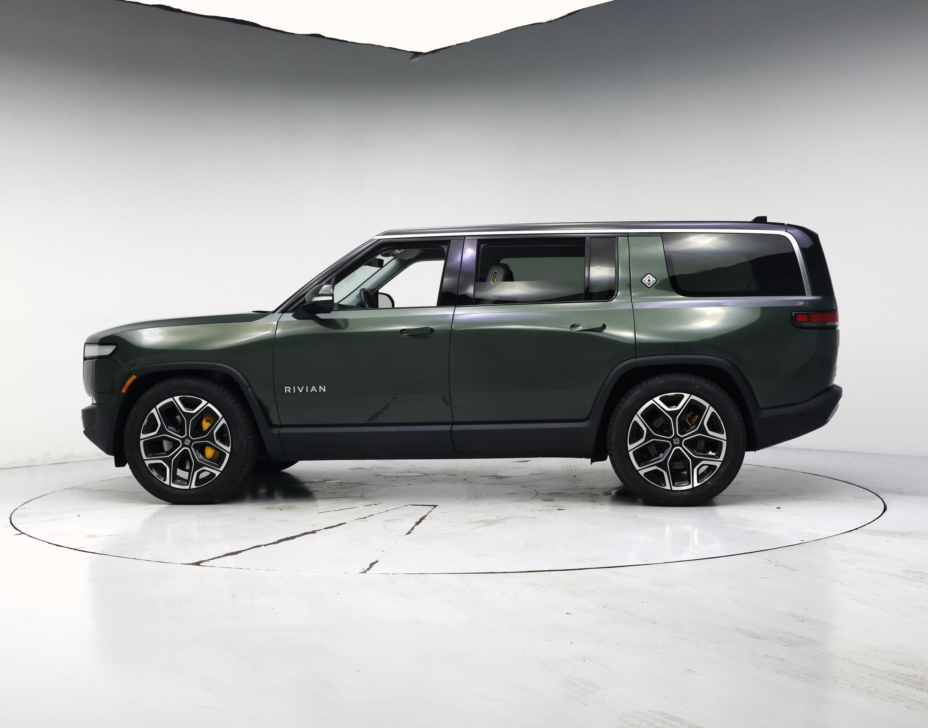 Thumbnail: 2023 Rivian R1S - 3