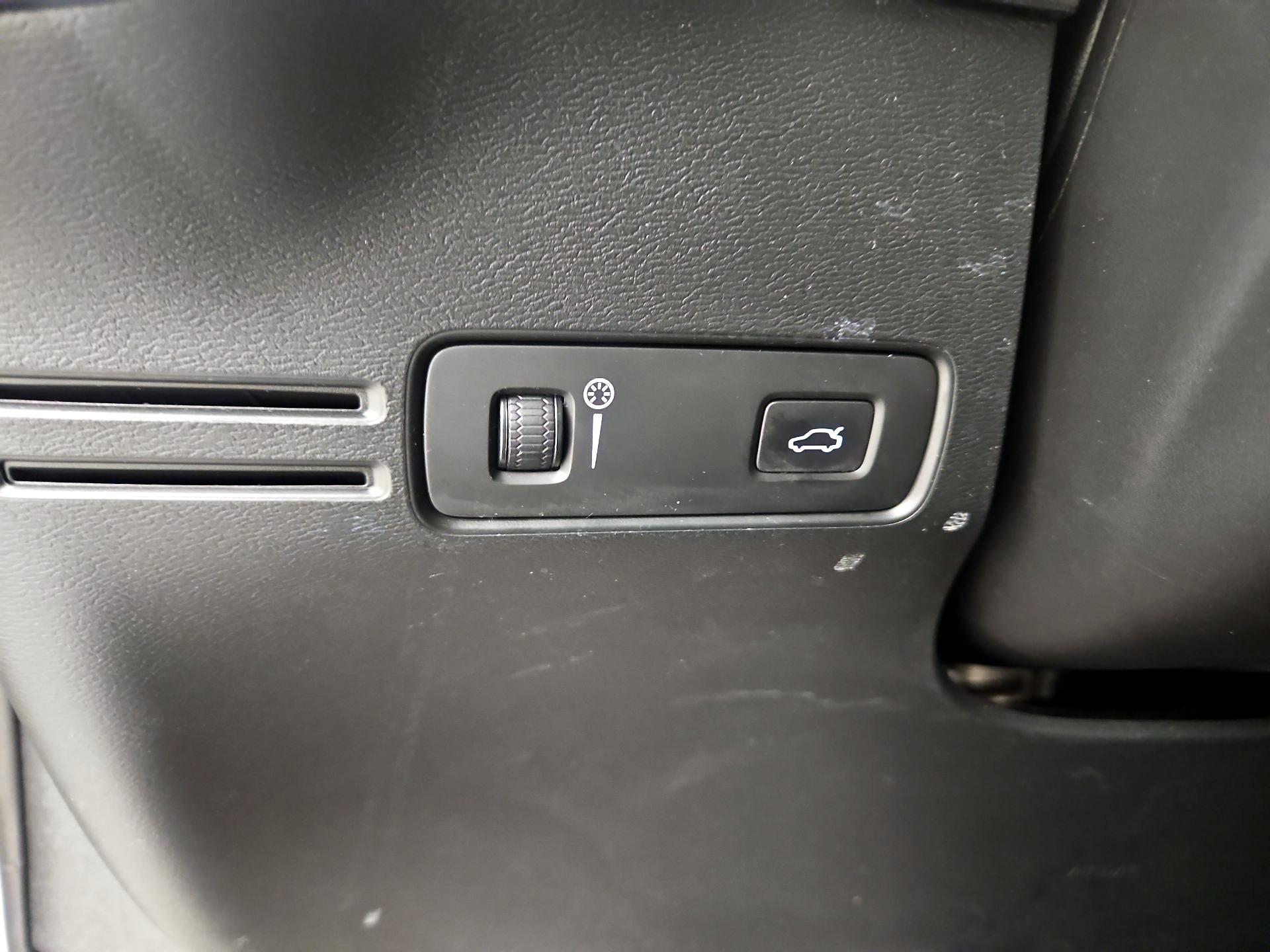 Thumbnail: 2020 Volvo XC40 - 13