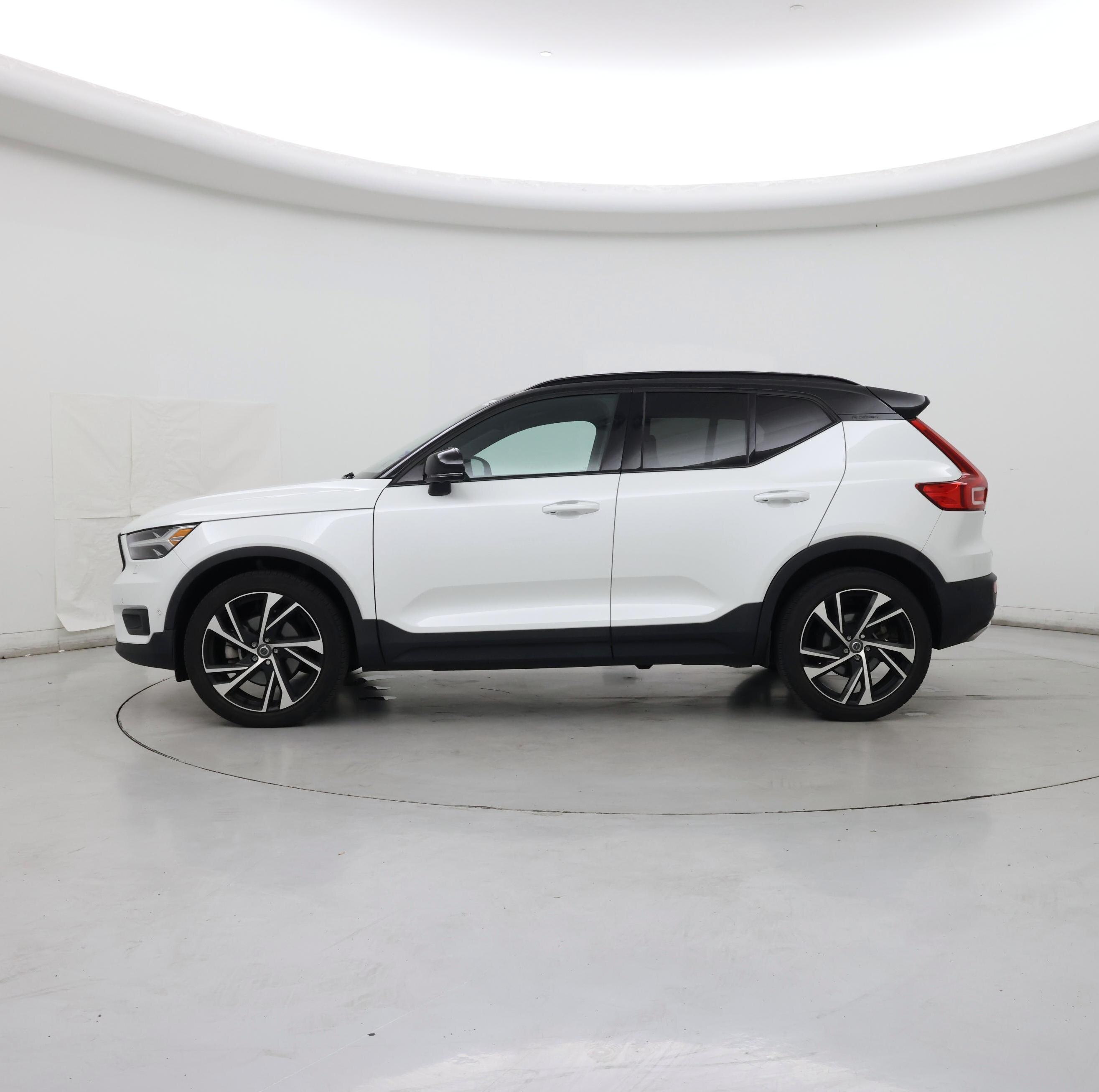 Thumbnail: 2020 Volvo XC40 - 3