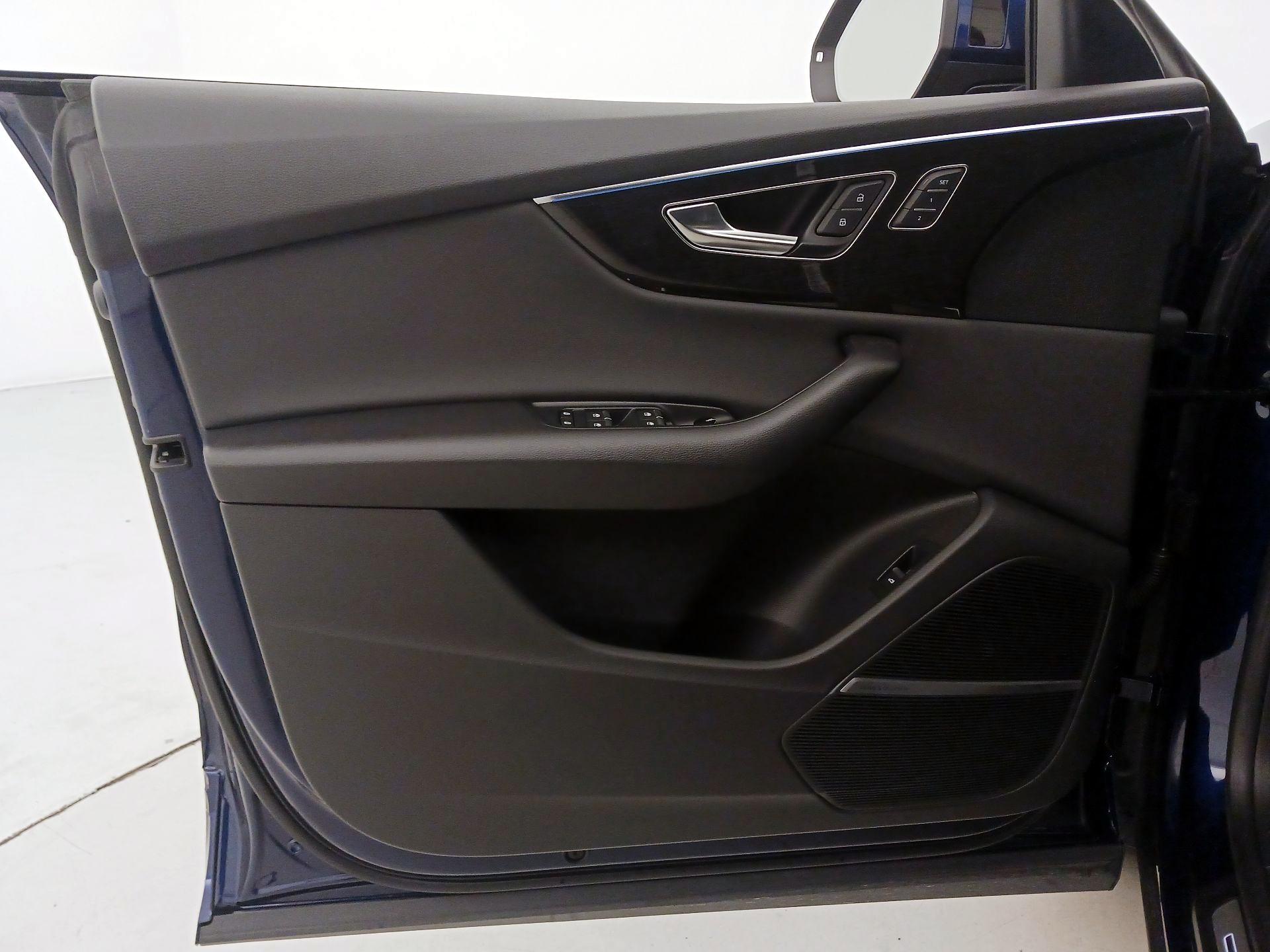 Thumbnail: 2020 Audi Q8 - 12