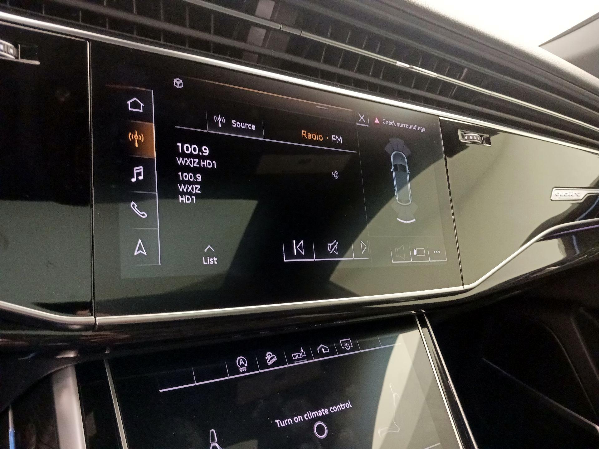 Thumbnail: 2020 Audi Q8 - 16