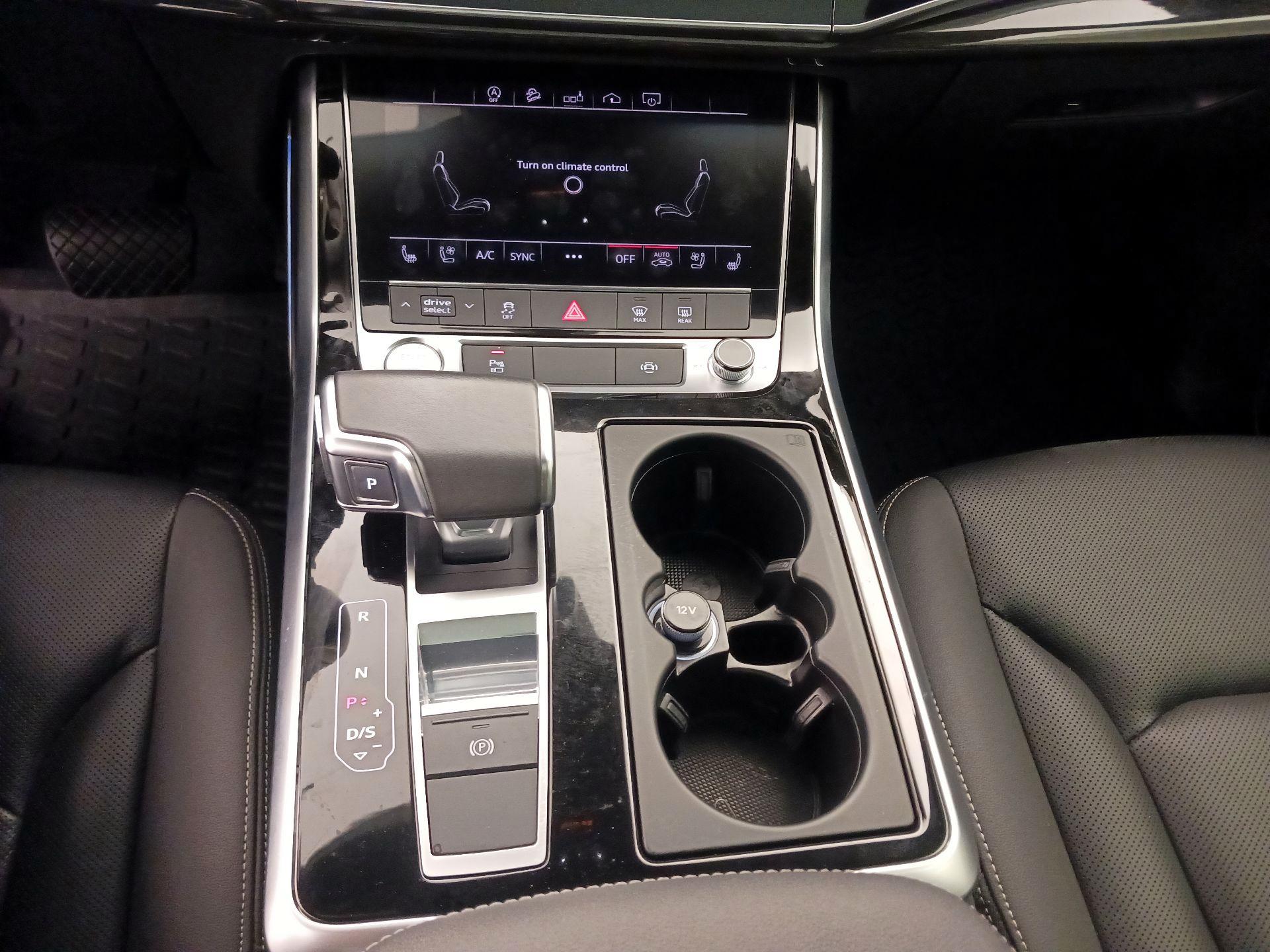 Thumbnail: 2020 Audi Q8 - 18