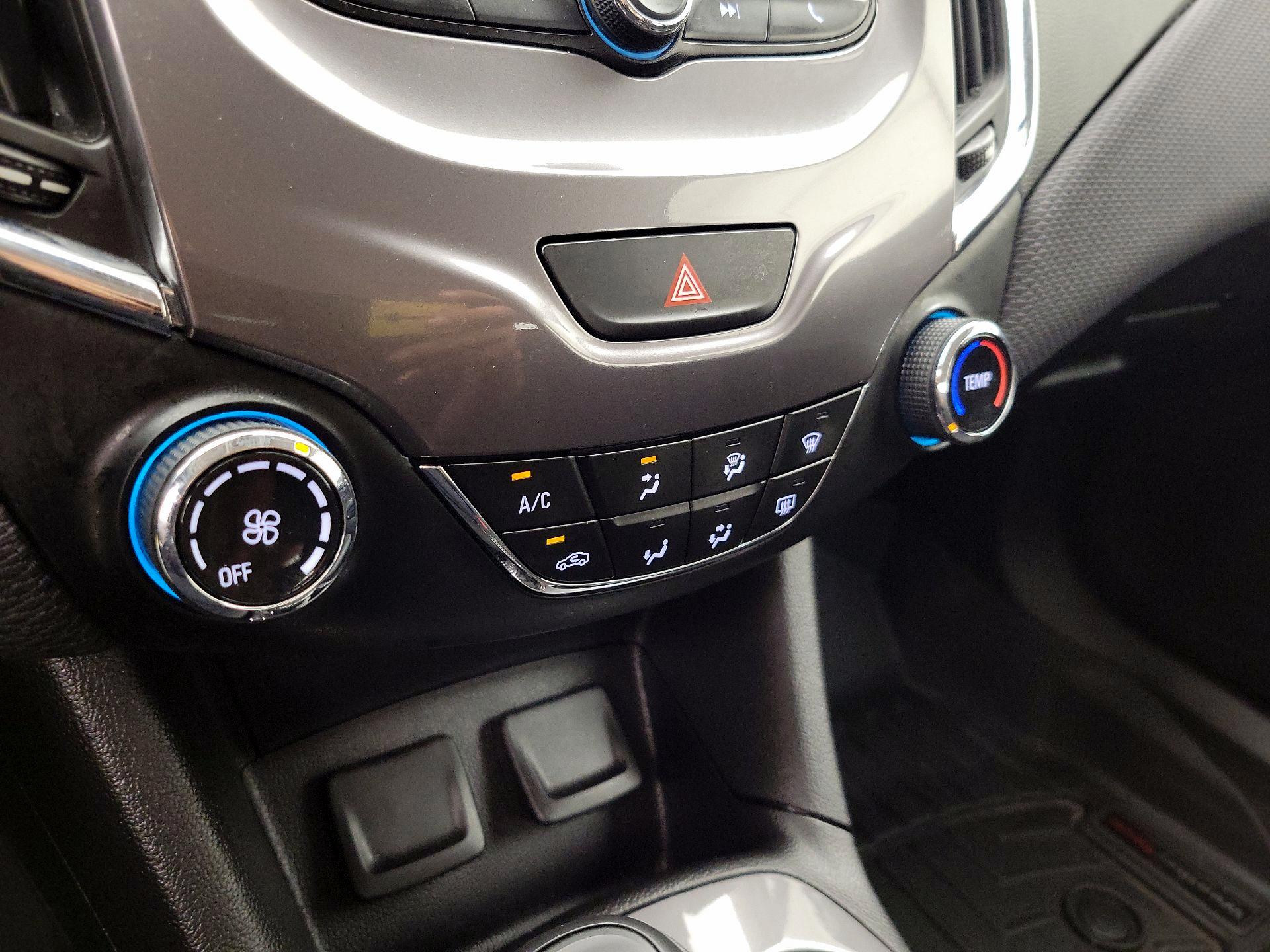 Thumbnail: 2018 Chevrolet Cruze - 16