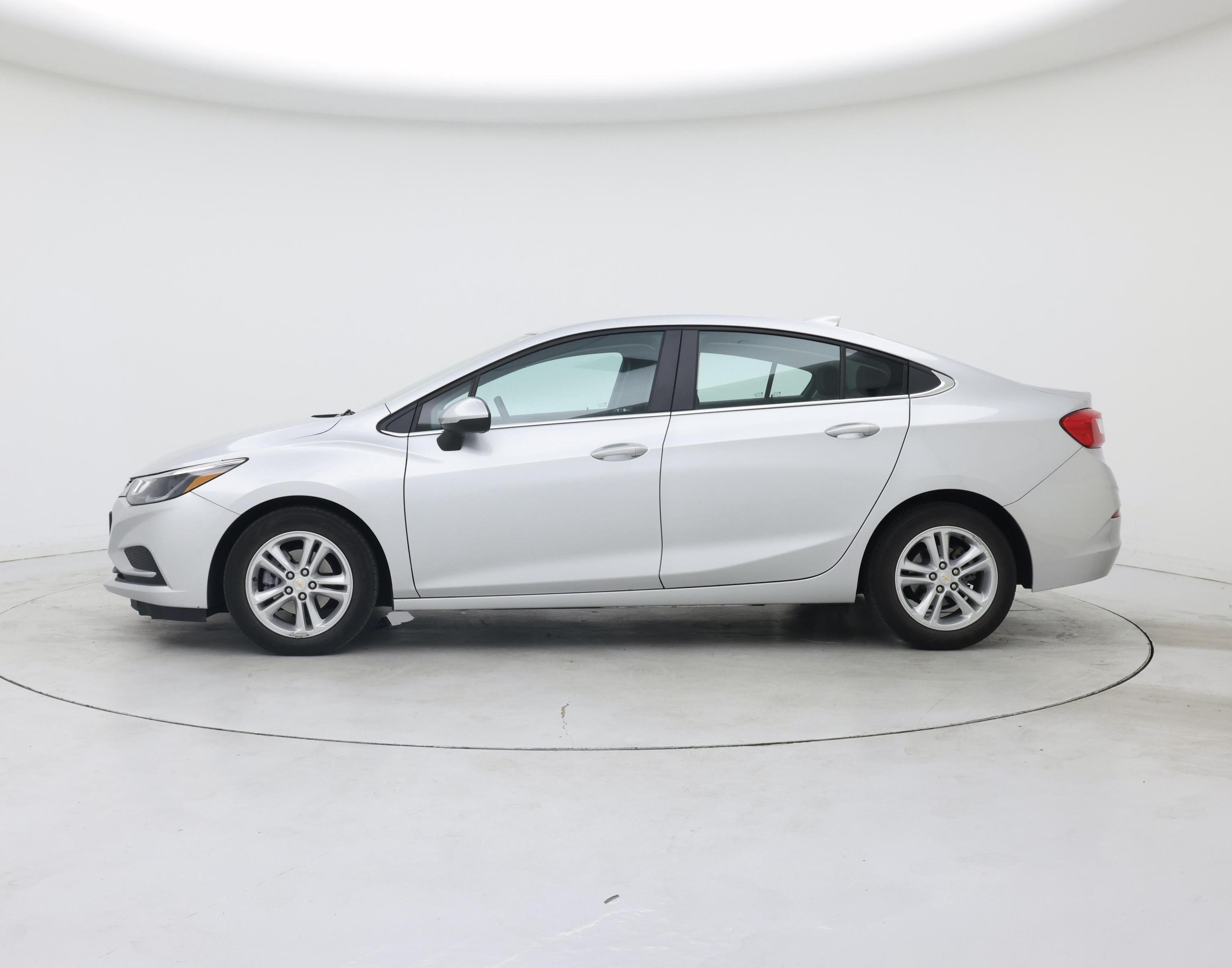 Thumbnail: 2018 Chevrolet Cruze - 3