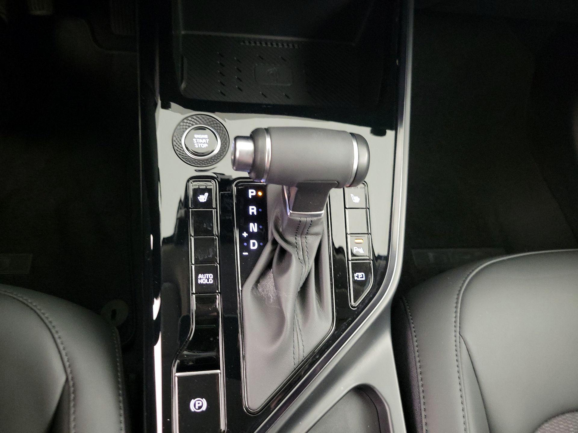 Thumbnail: 2025 Kia Niro - 18