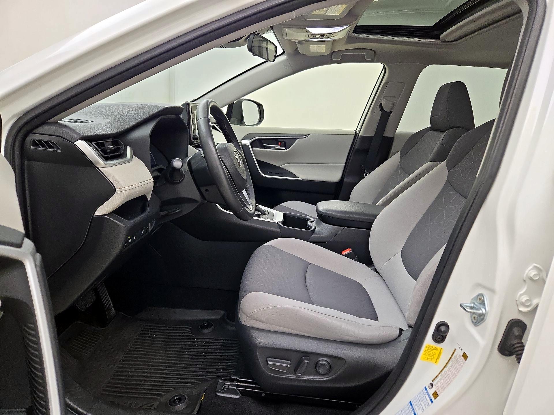 Thumbnail: 2022 Toyota RAV4 - 11