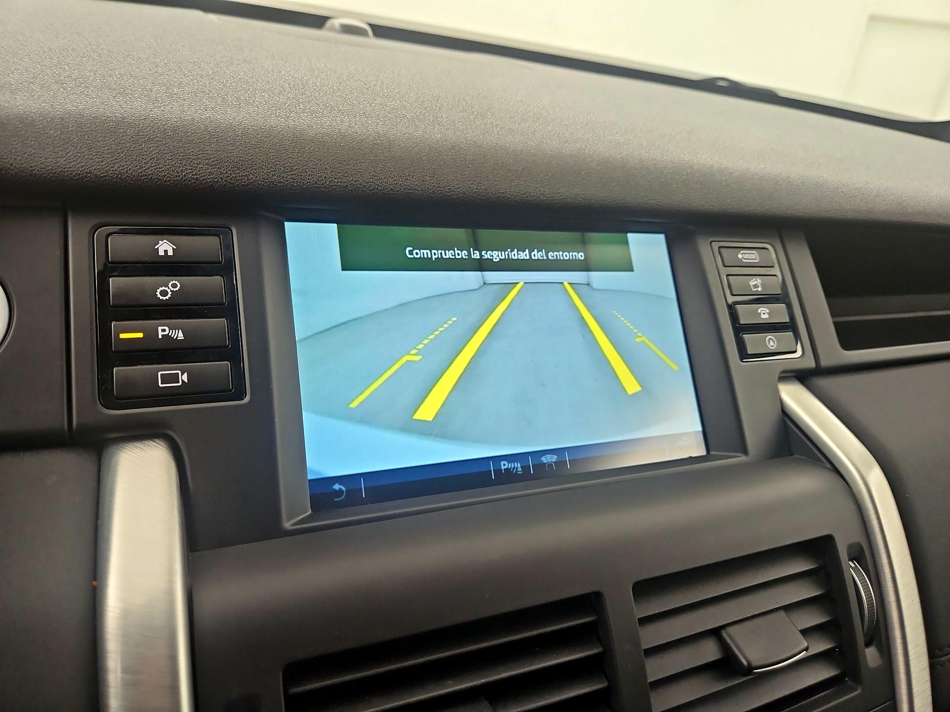 Thumbnail: 2016 Land Rover Discovery Sport - 12