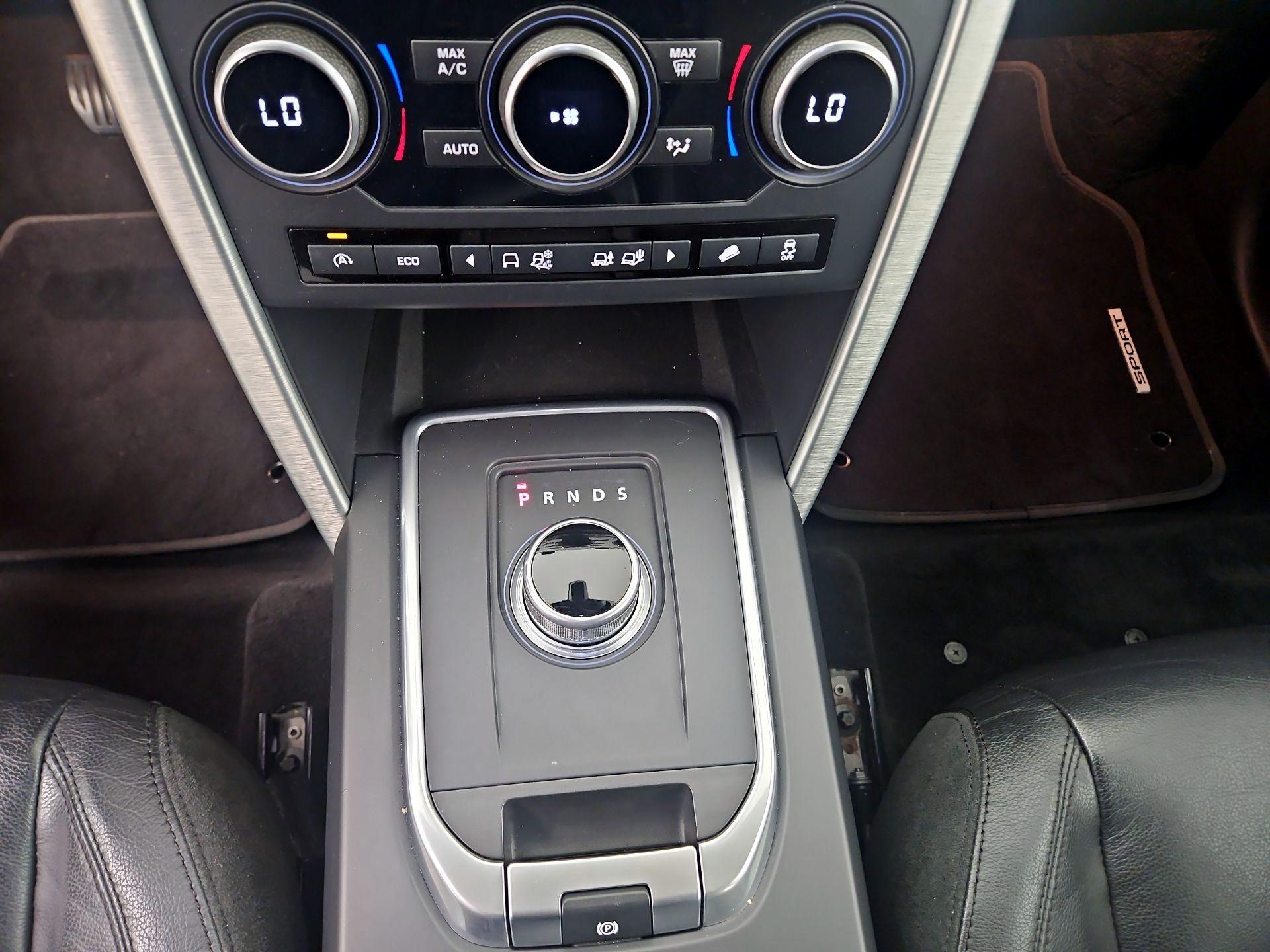 Thumbnail: 2016 Land Rover Discovery Sport - 15