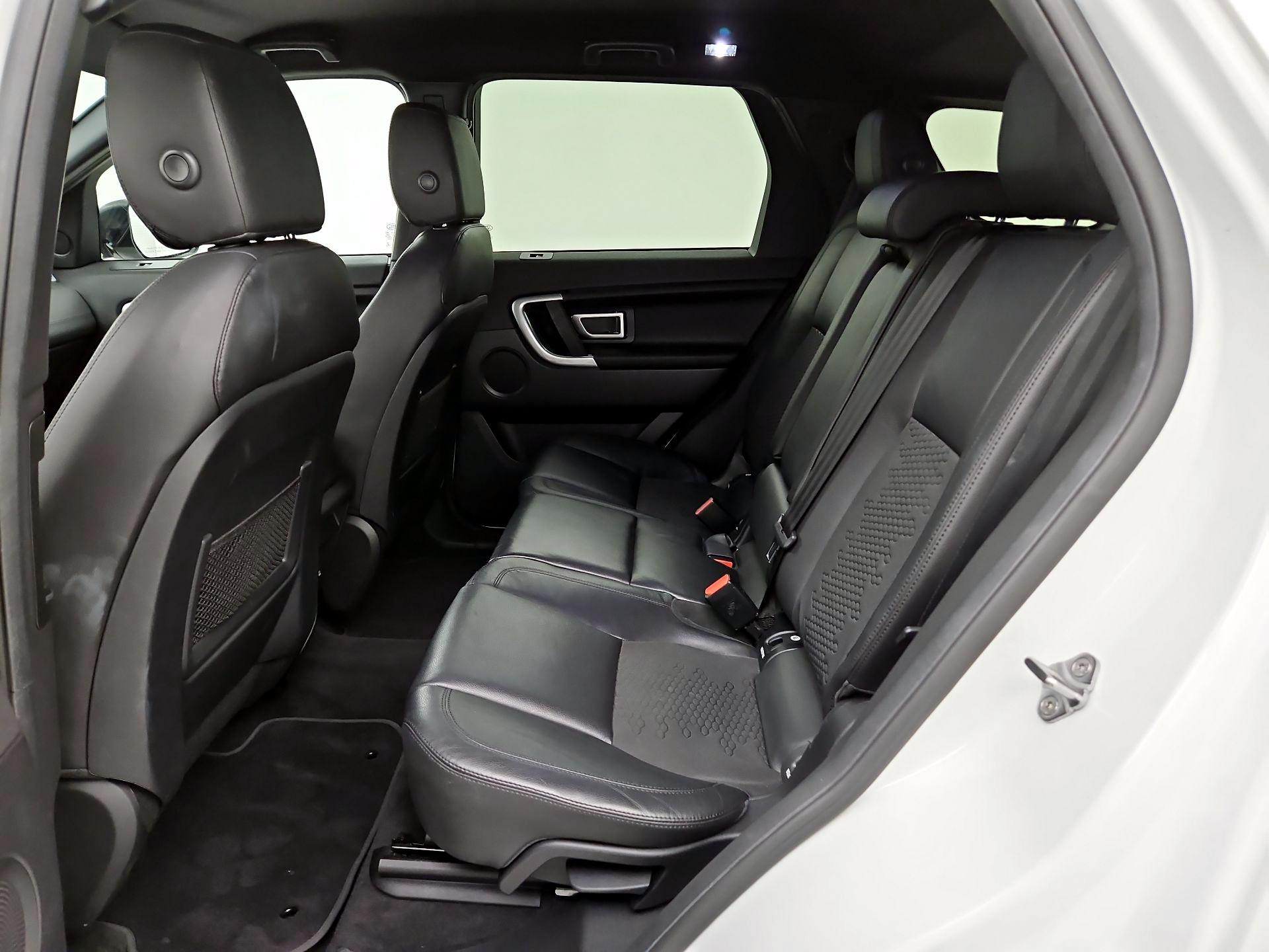 Thumbnail: 2016 Land Rover Discovery Sport - 17