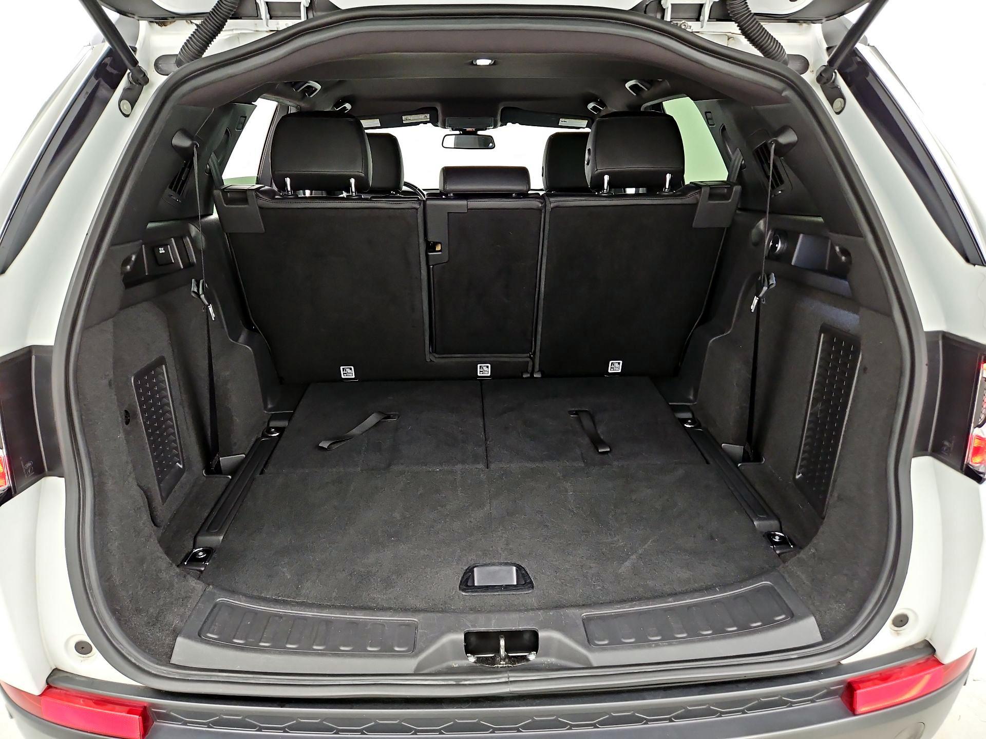 Thumbnail: 2016 Land Rover Discovery Sport - 18