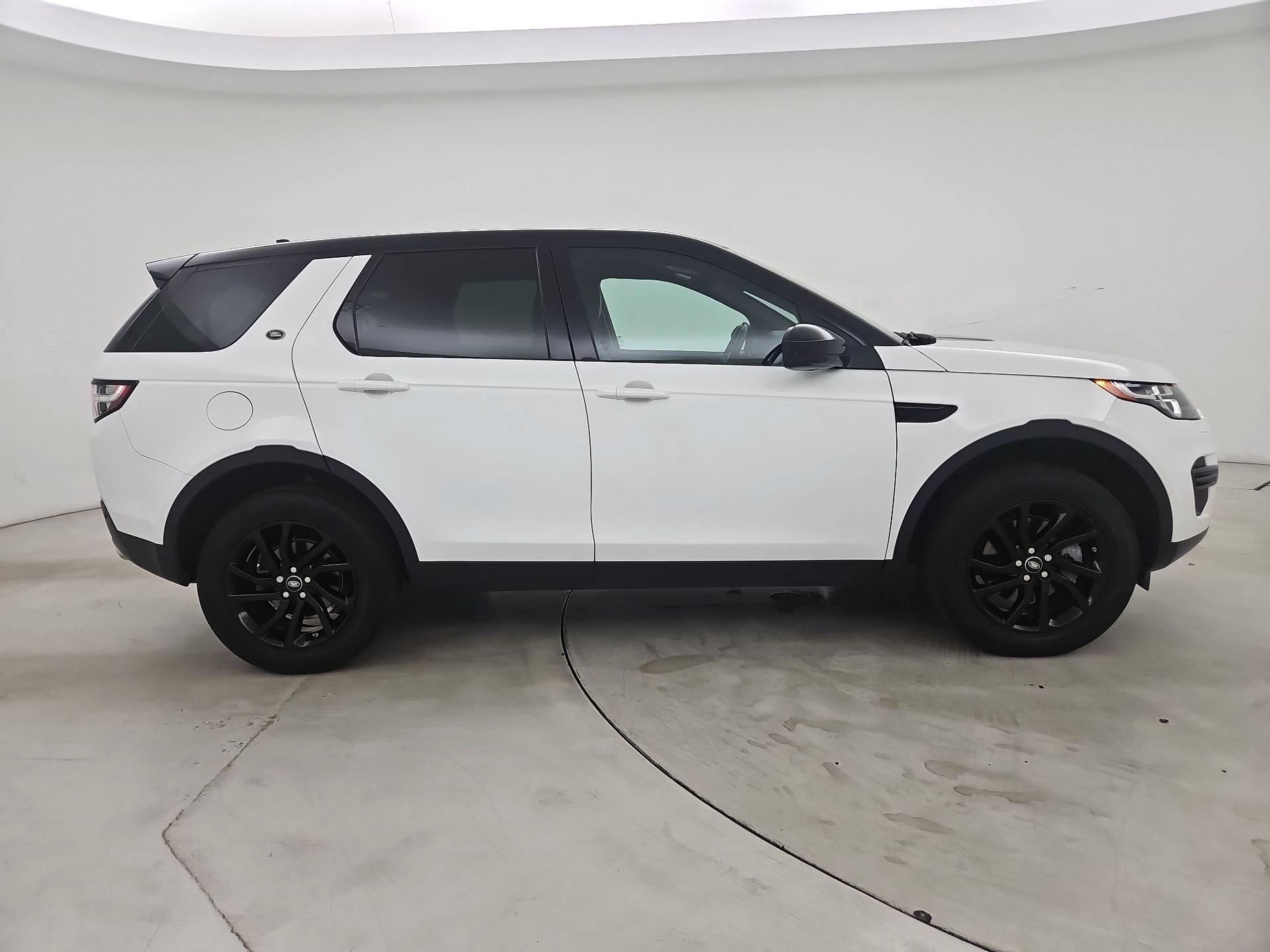 Thumbnail: 2016 Land Rover Discovery Sport - 4