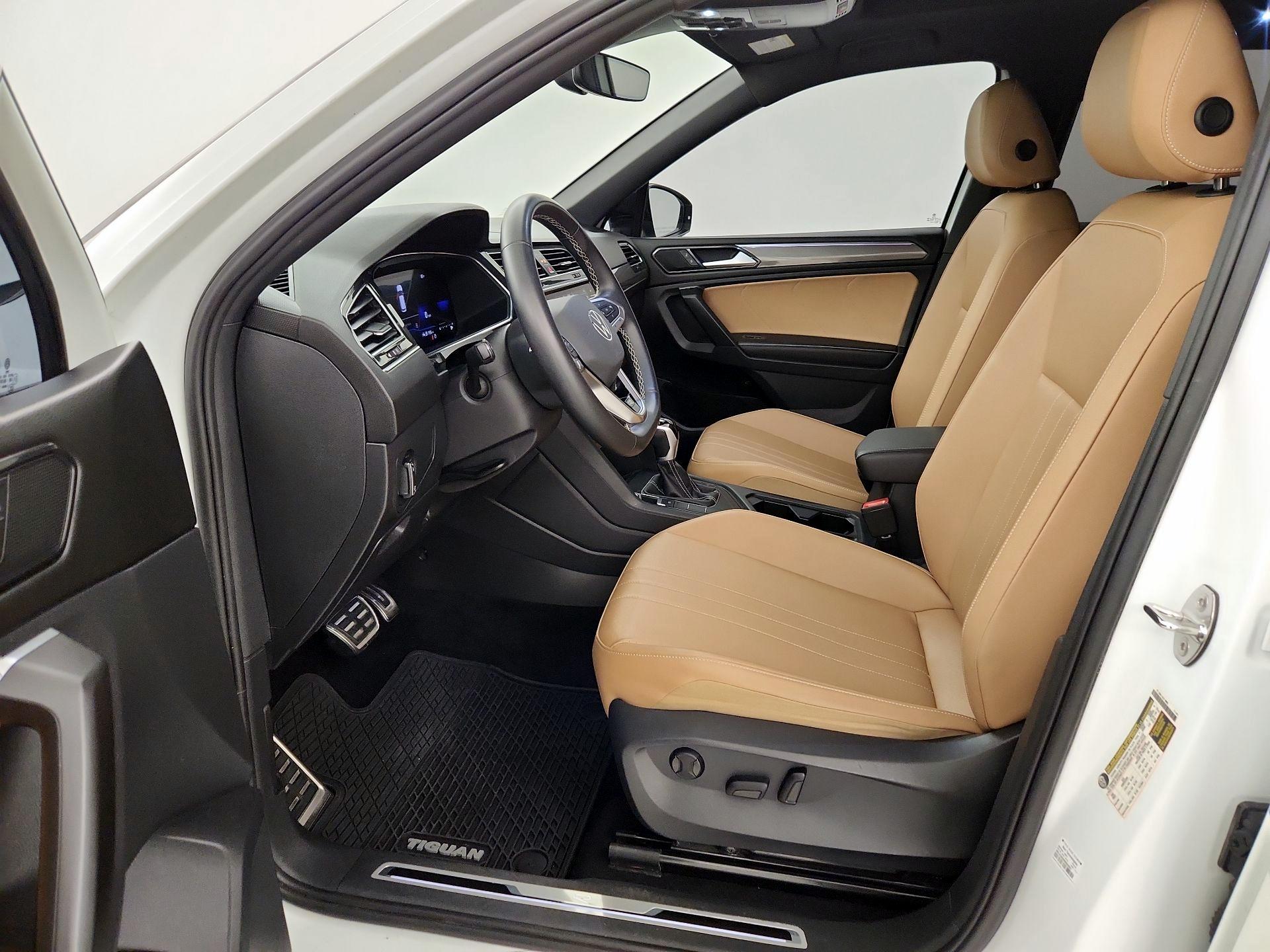 Thumbnail: 2023 Volkswagen Tiguan - 11