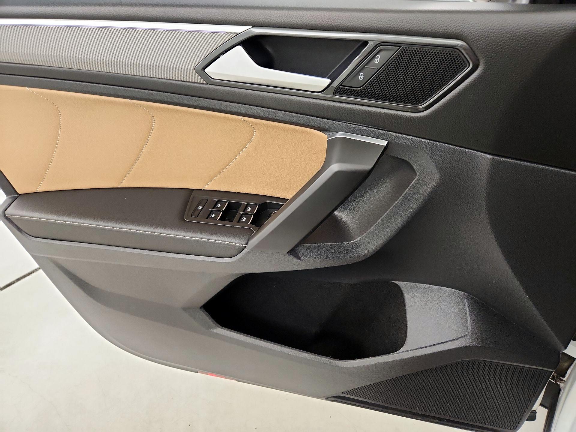 Thumbnail: 2023 Volkswagen Tiguan - 12