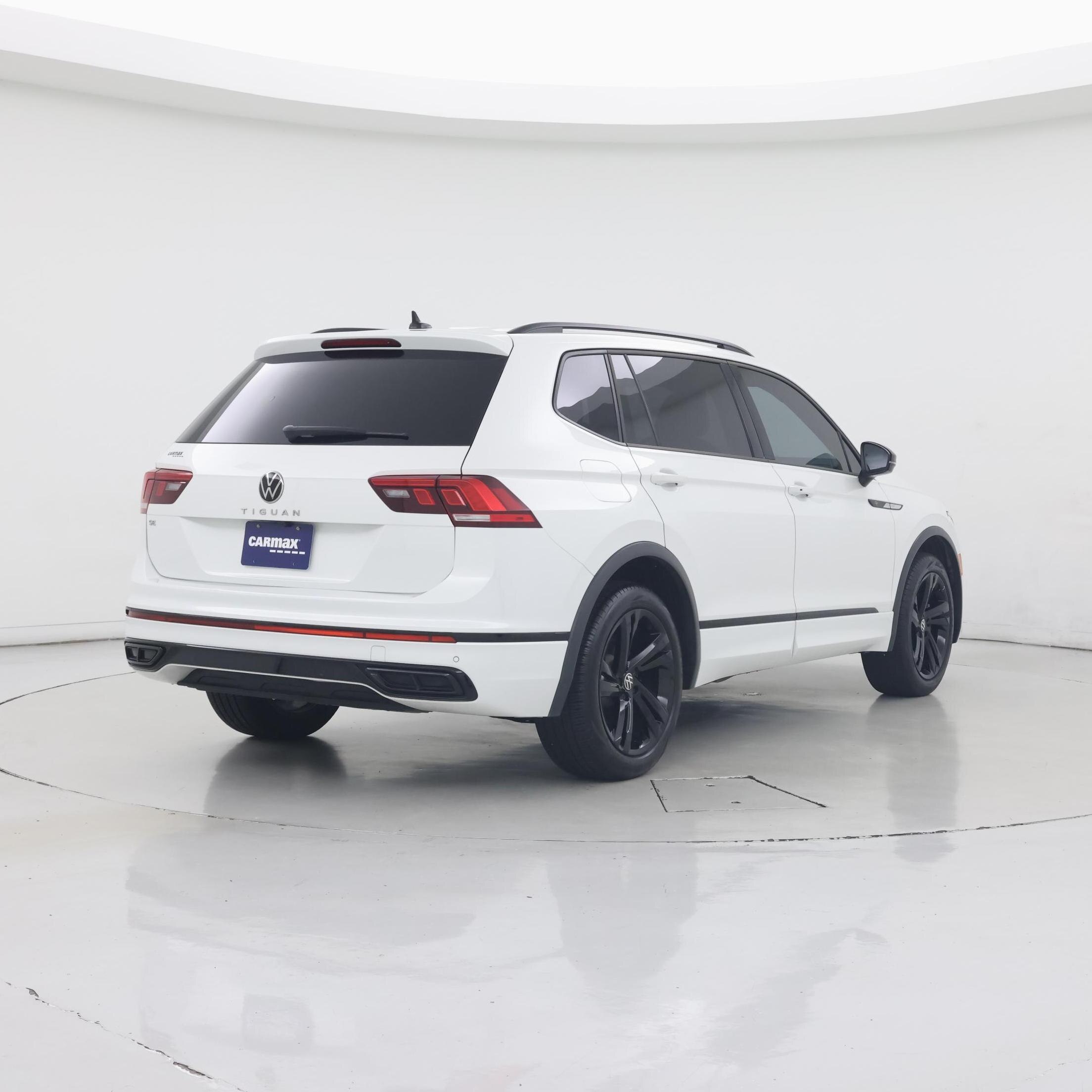 Thumbnail: 2023 Volkswagen Tiguan - 8