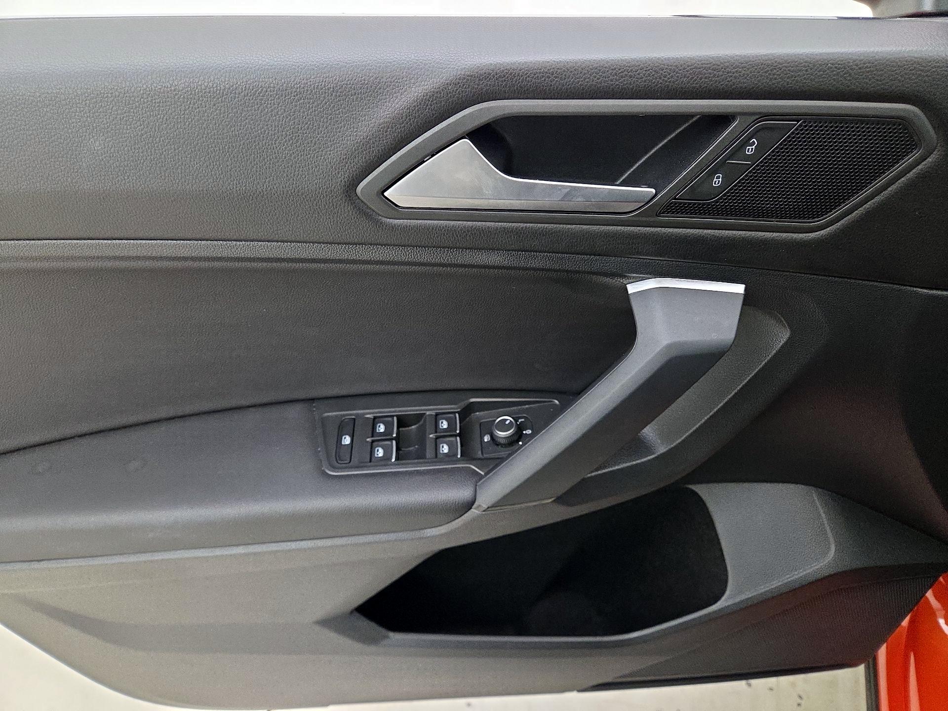 Thumbnail: 2019 Volkswagen Tiguan - 12