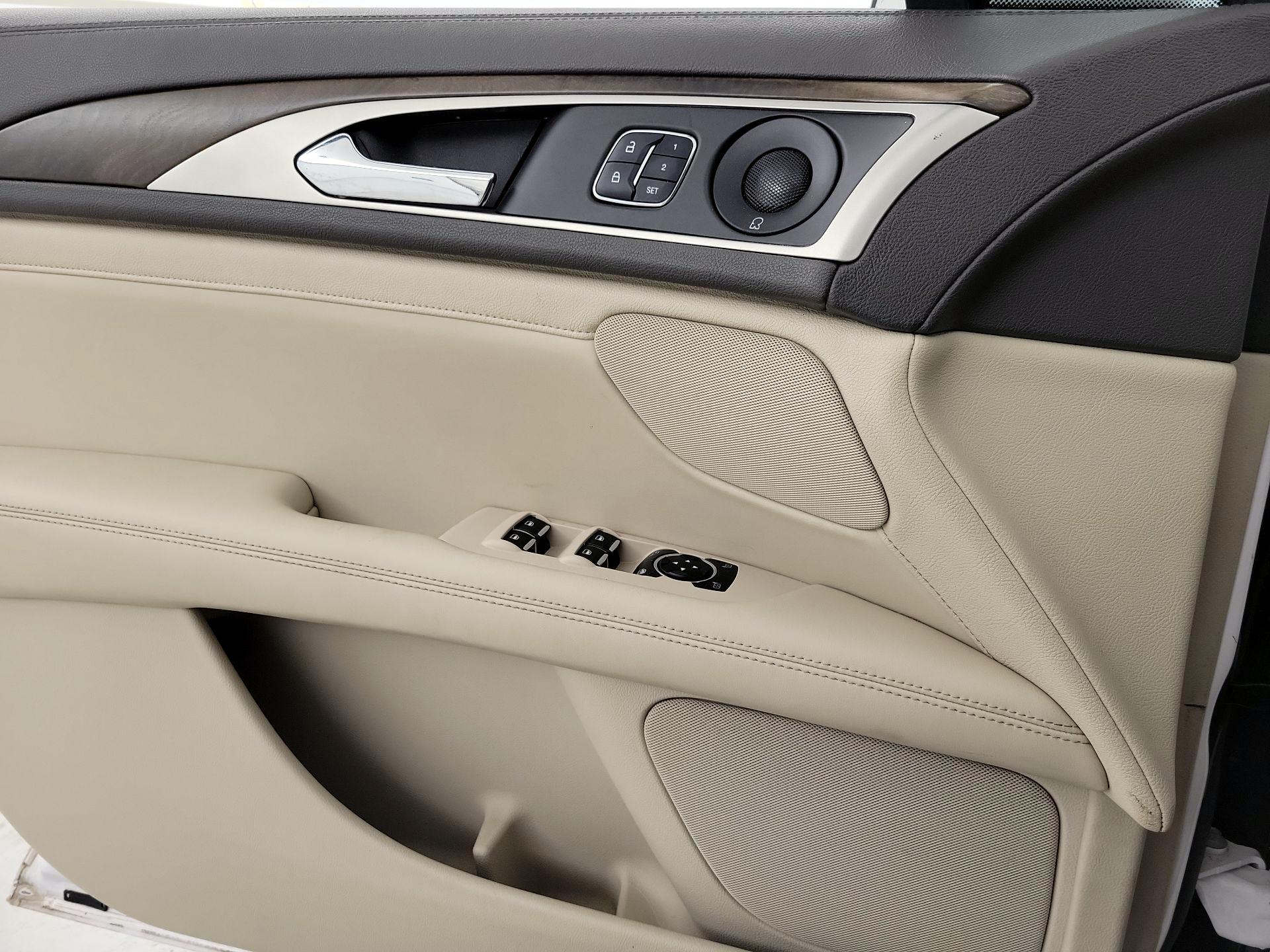 Thumbnail: 2017 Lincoln MKZ - 12