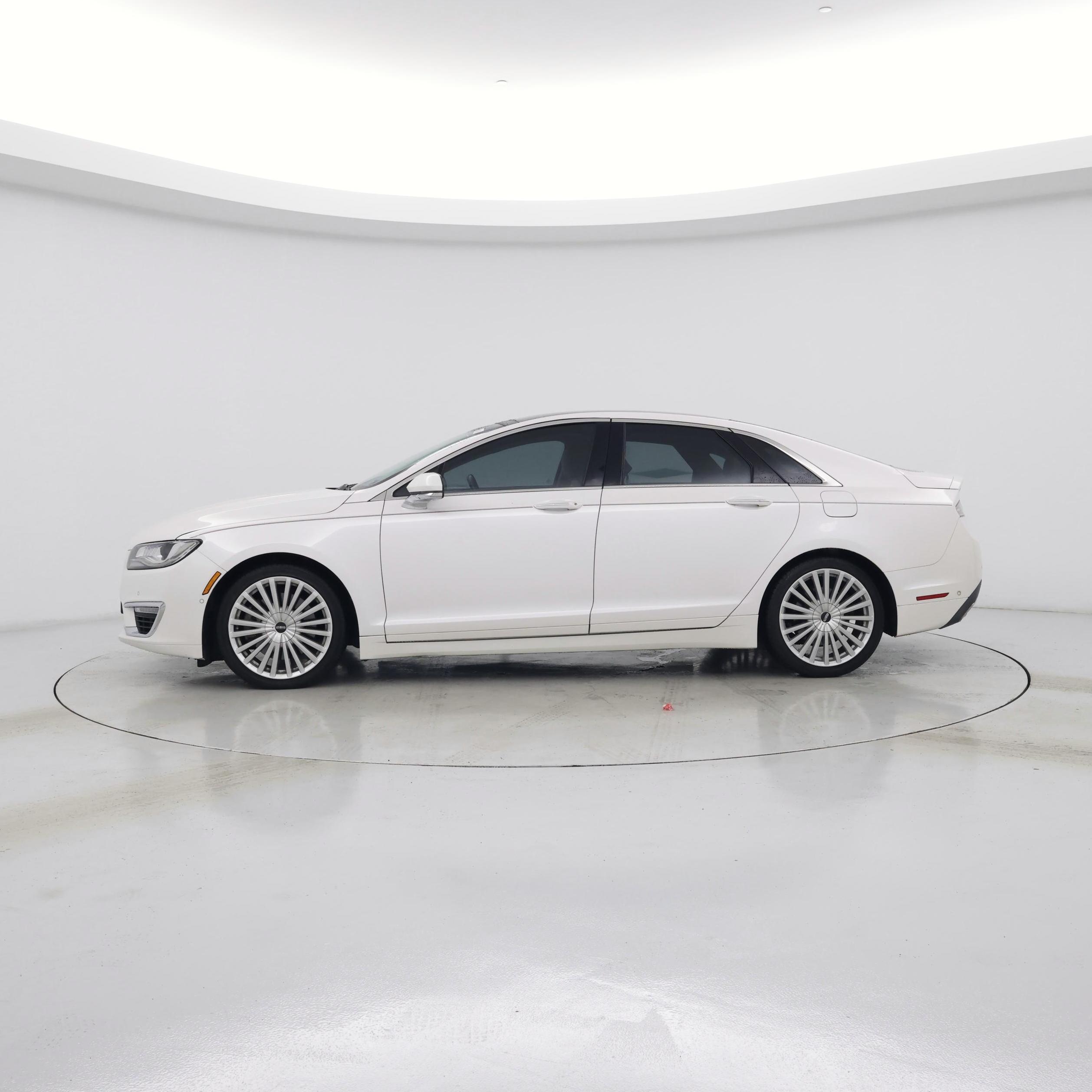 Thumbnail: 2017 Lincoln MKZ - 3