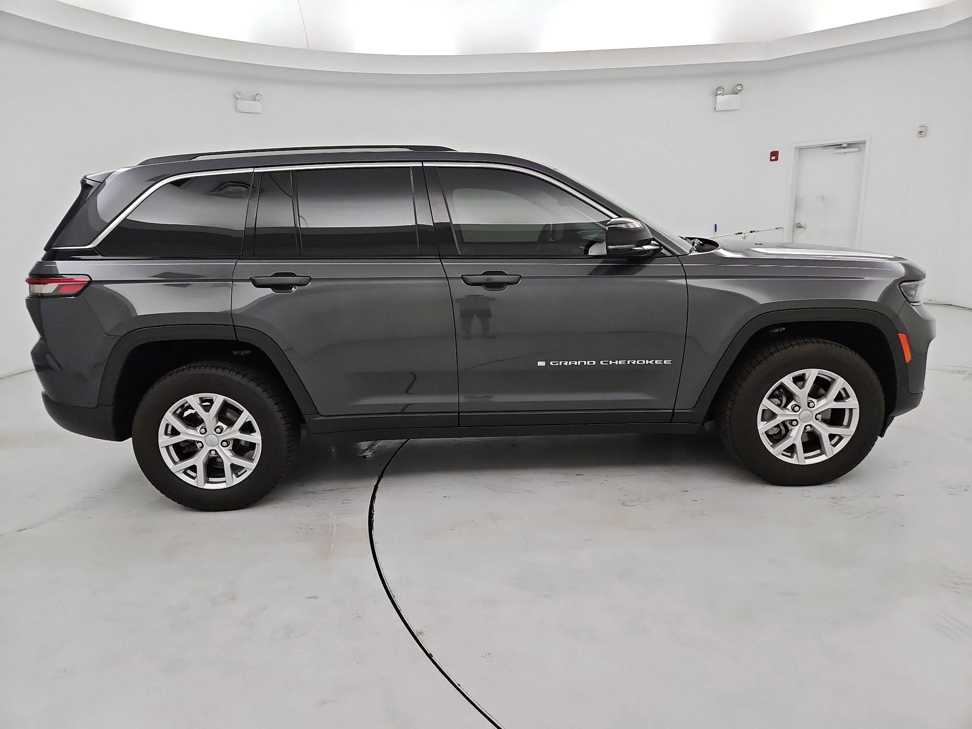 Thumbnail: 2022 Jeep Grand Cherokee - 4