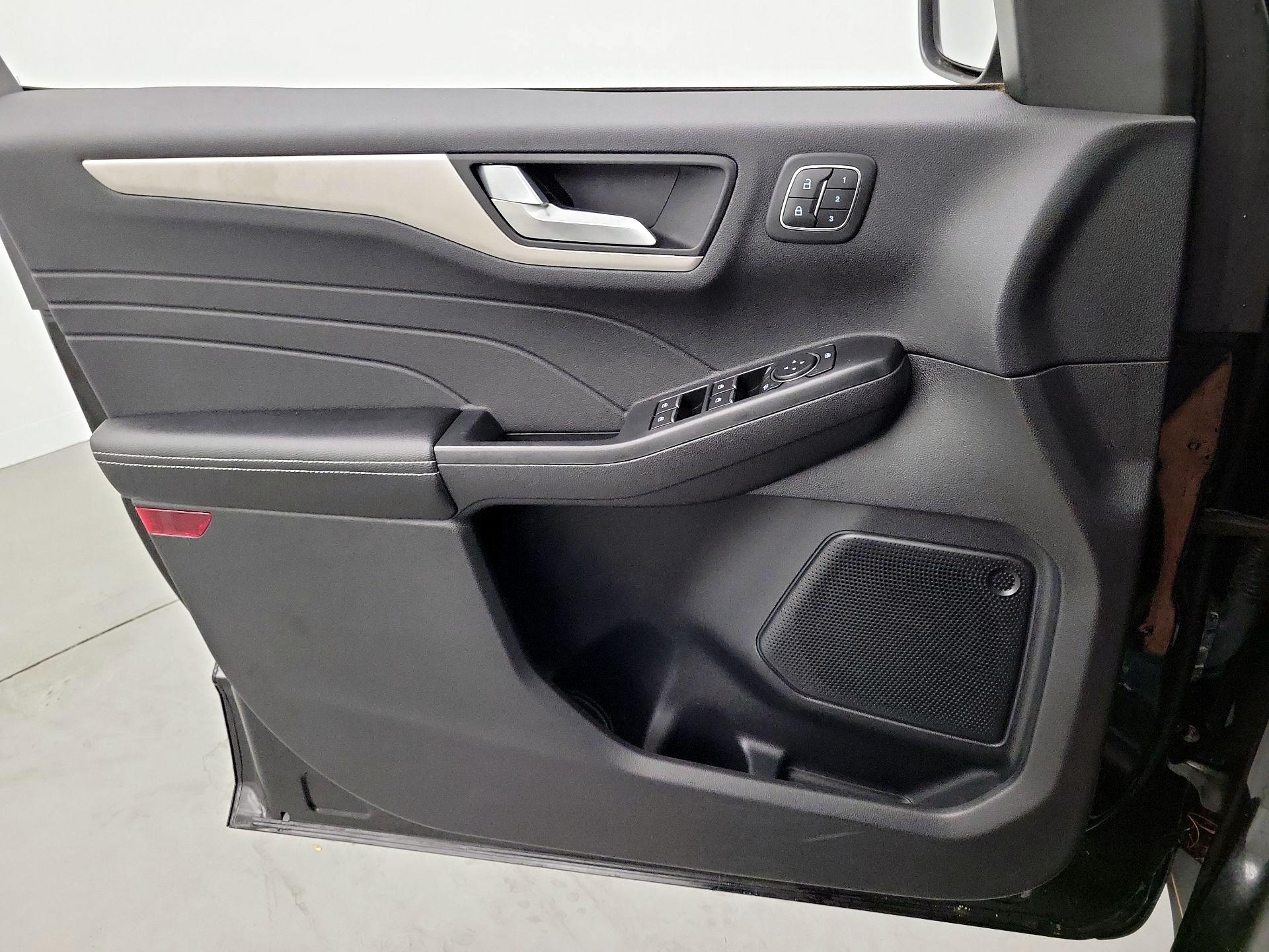 Thumbnail: 2022 Ford Escape - 12
