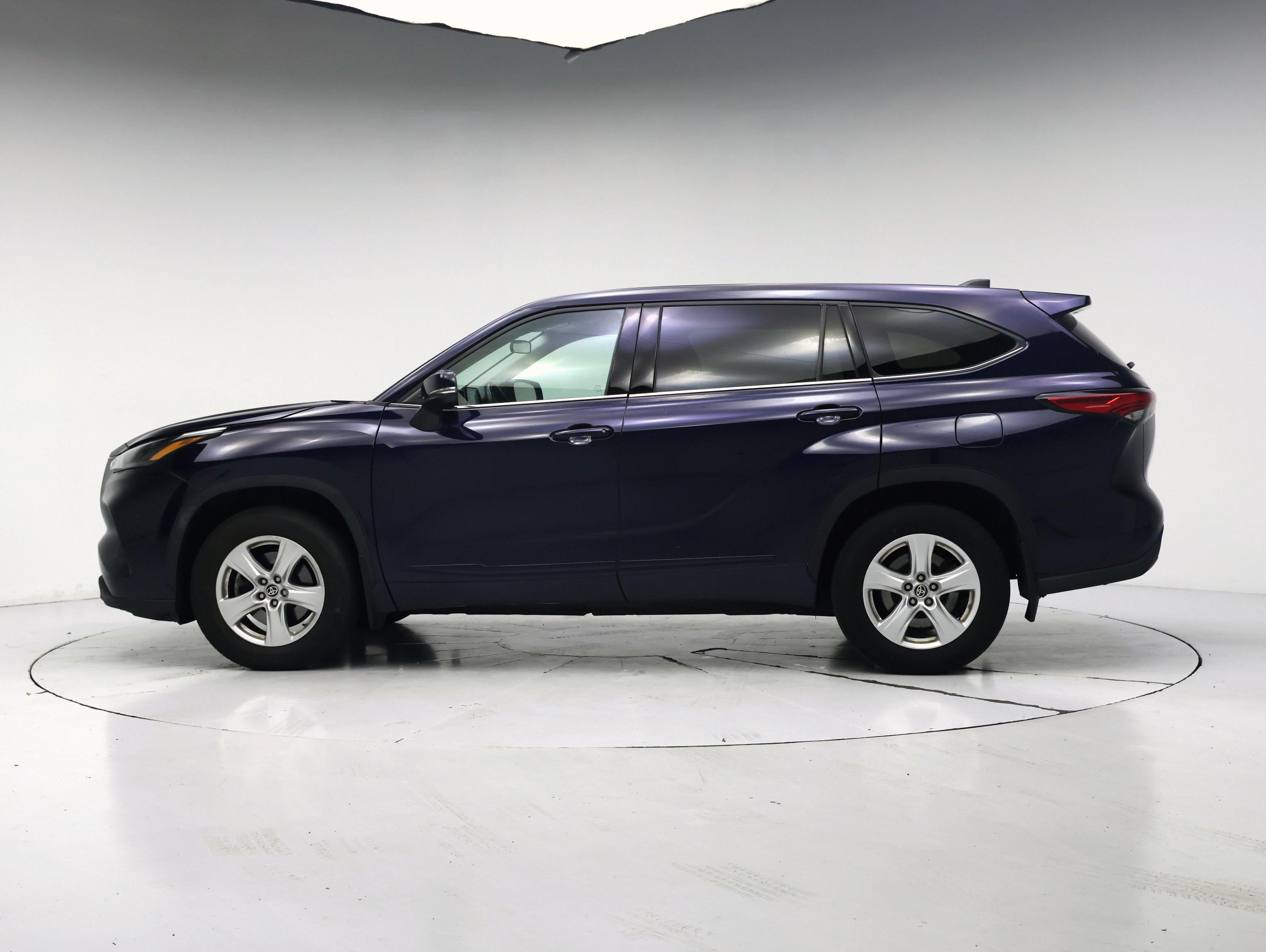 Thumbnail: 2022 Toyota Highlander - 3