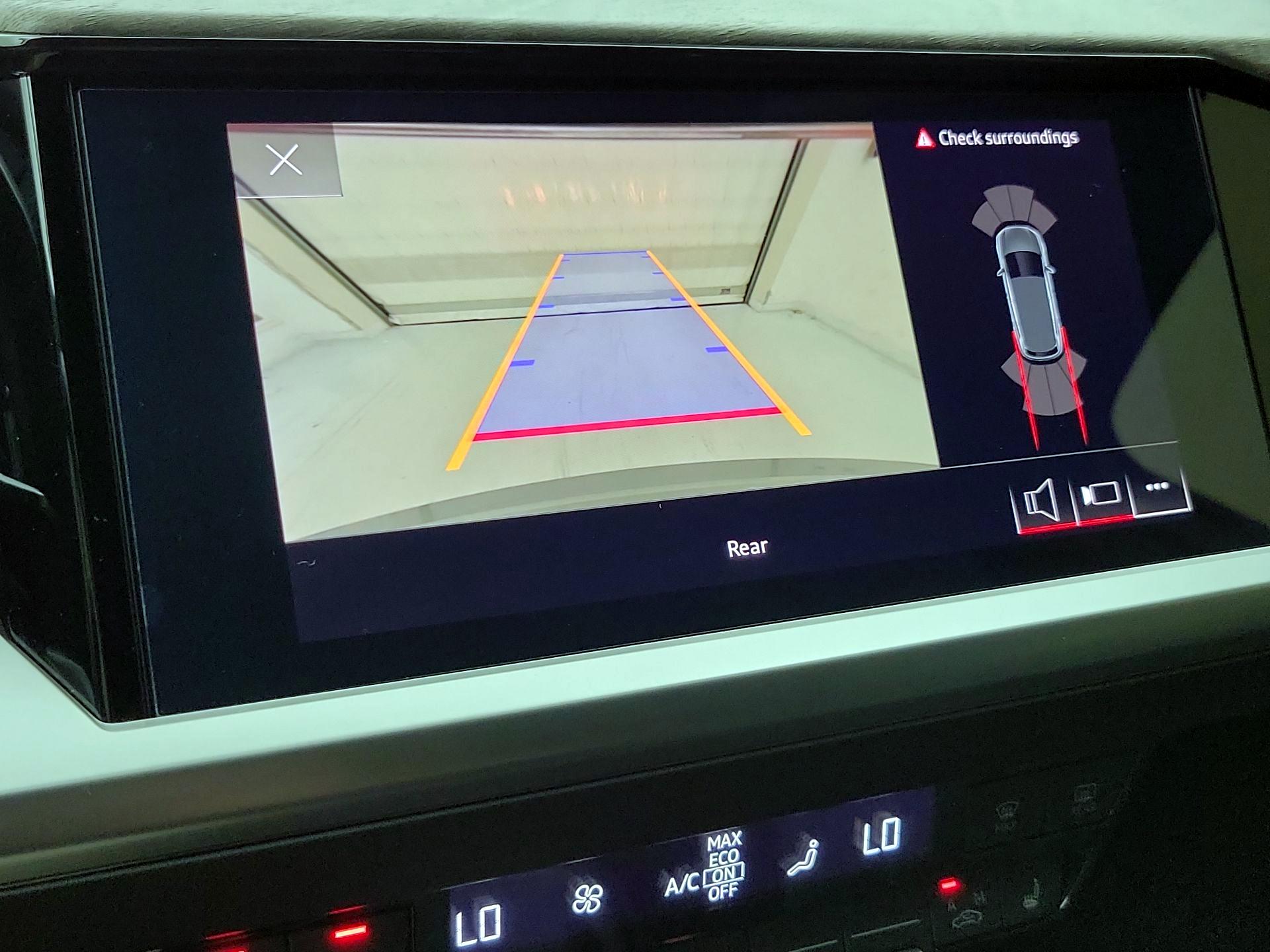 Thumbnail: 2022 Audi Q4 e-tron - 14