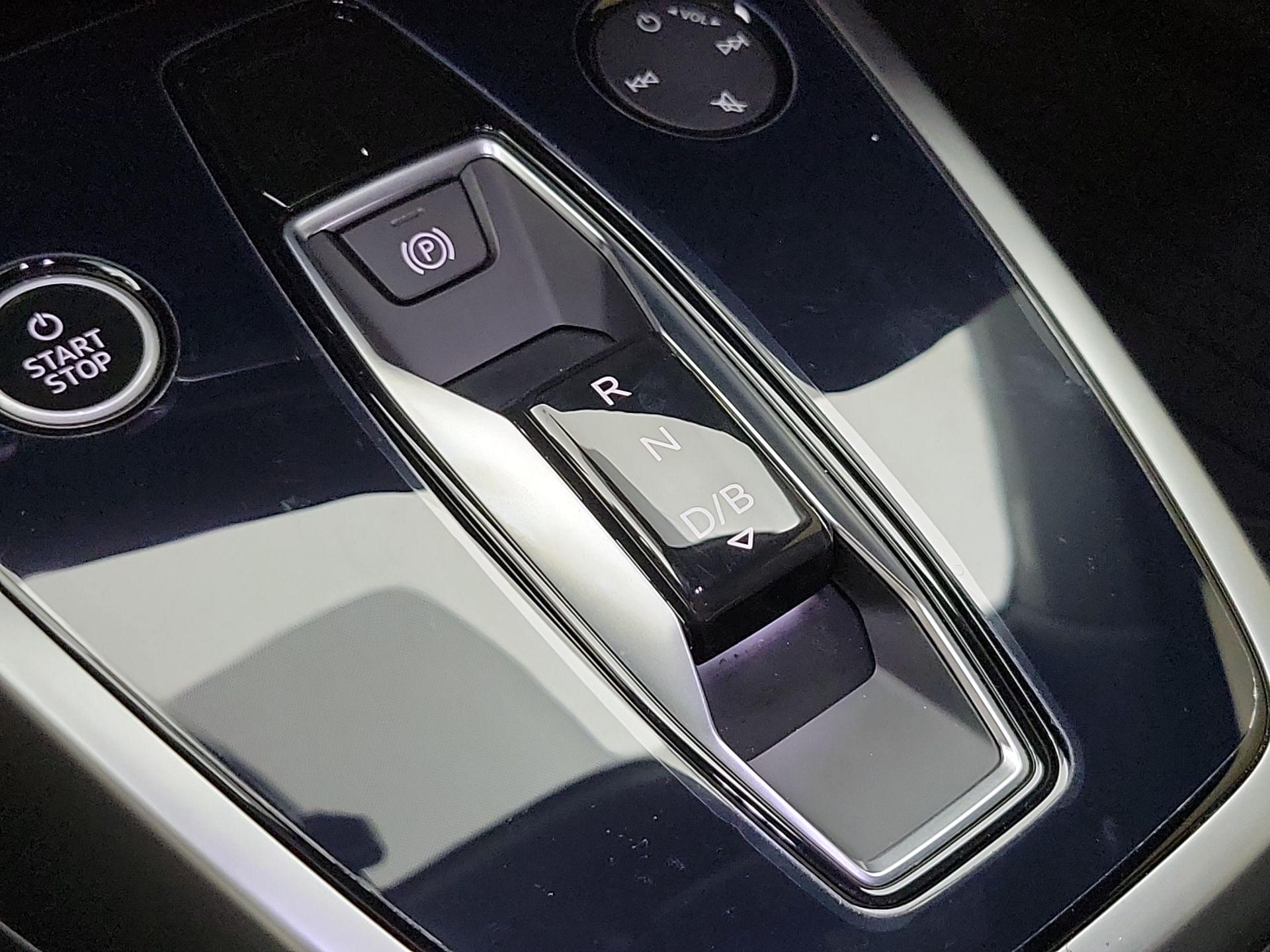 Thumbnail: 2022 Audi Q4 e-tron - 17