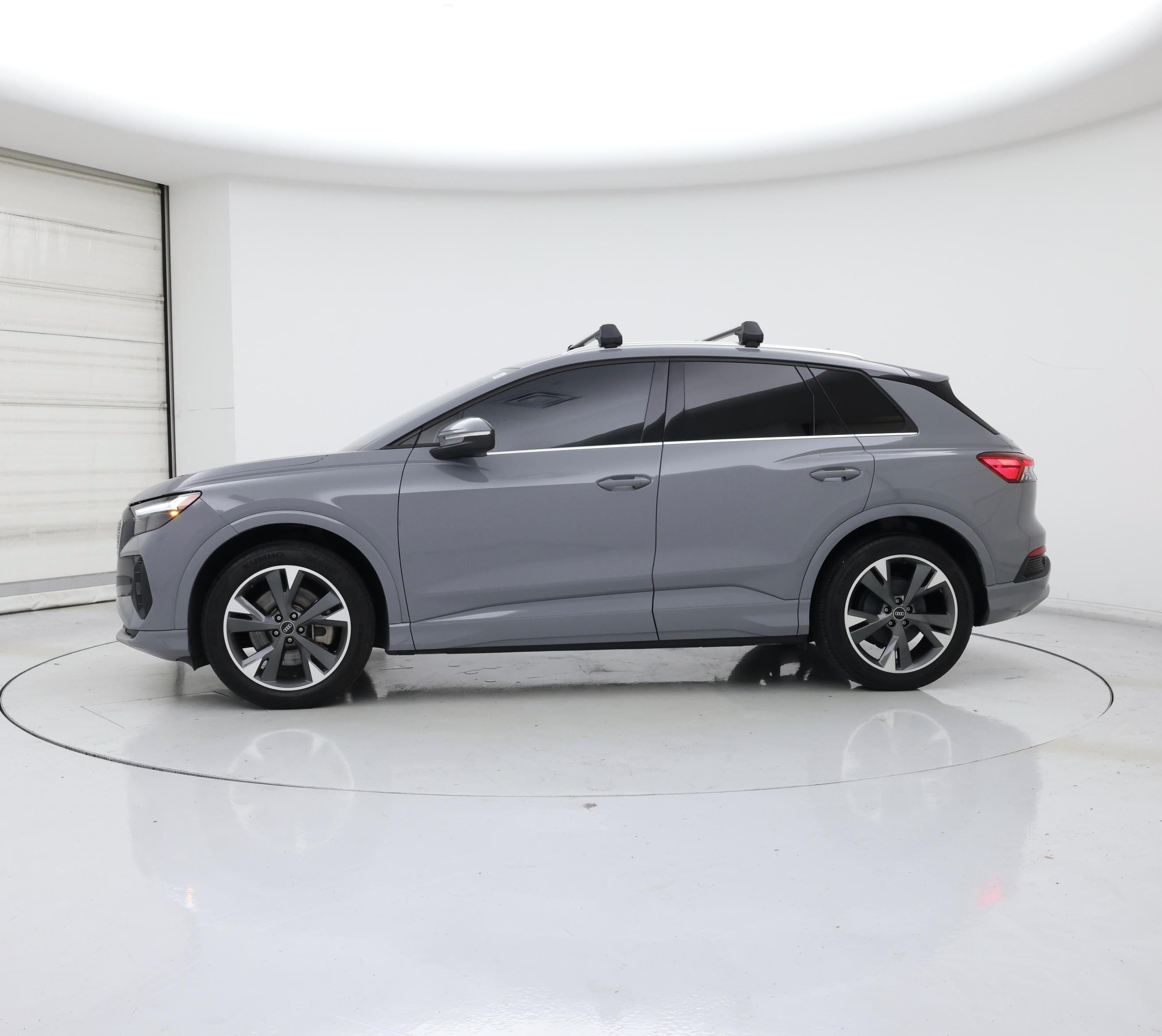 Thumbnail: 2022 Audi Q4 e-tron - 3