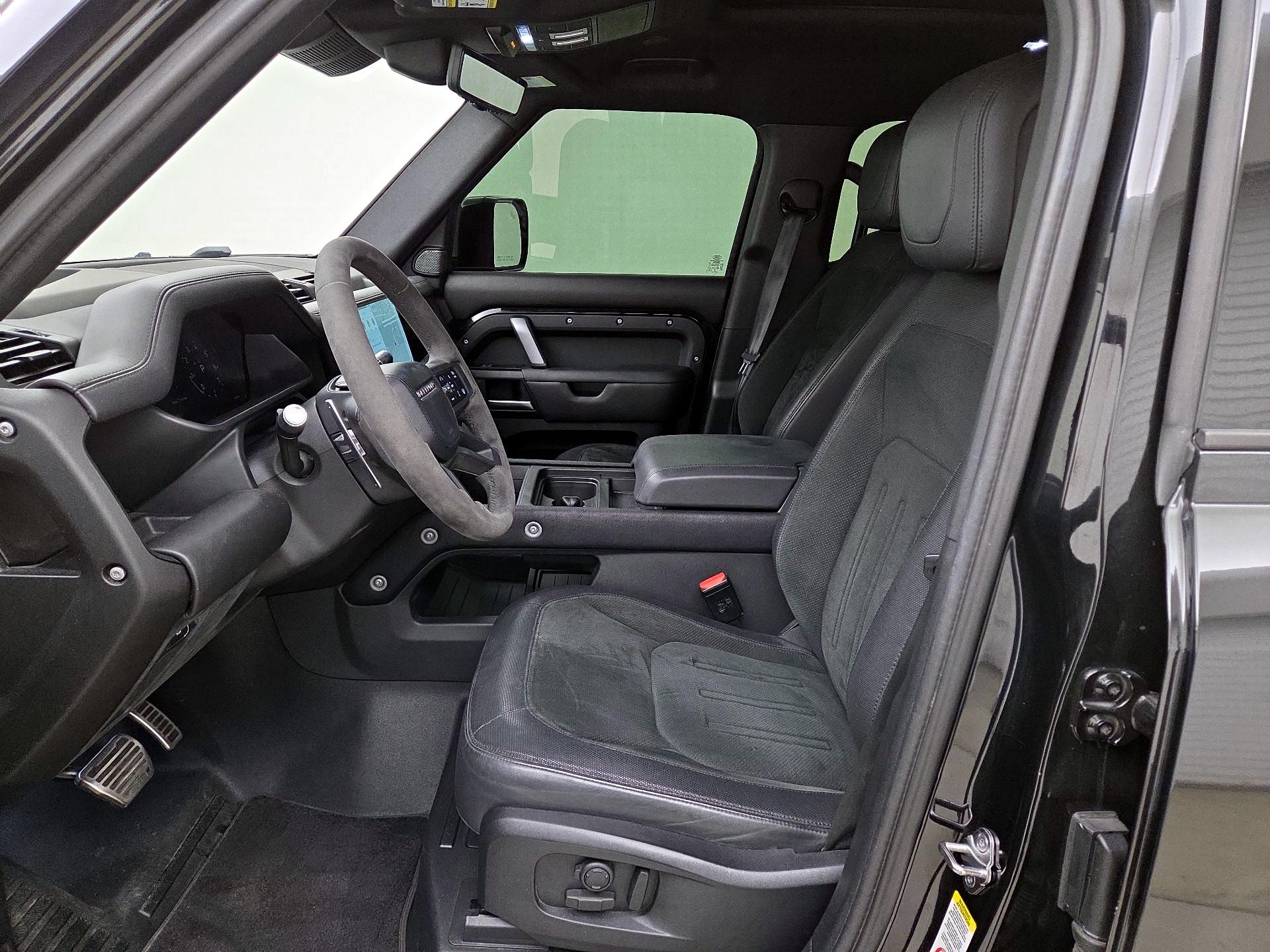 Thumbnail: 2022 Land Rover Defender - 11