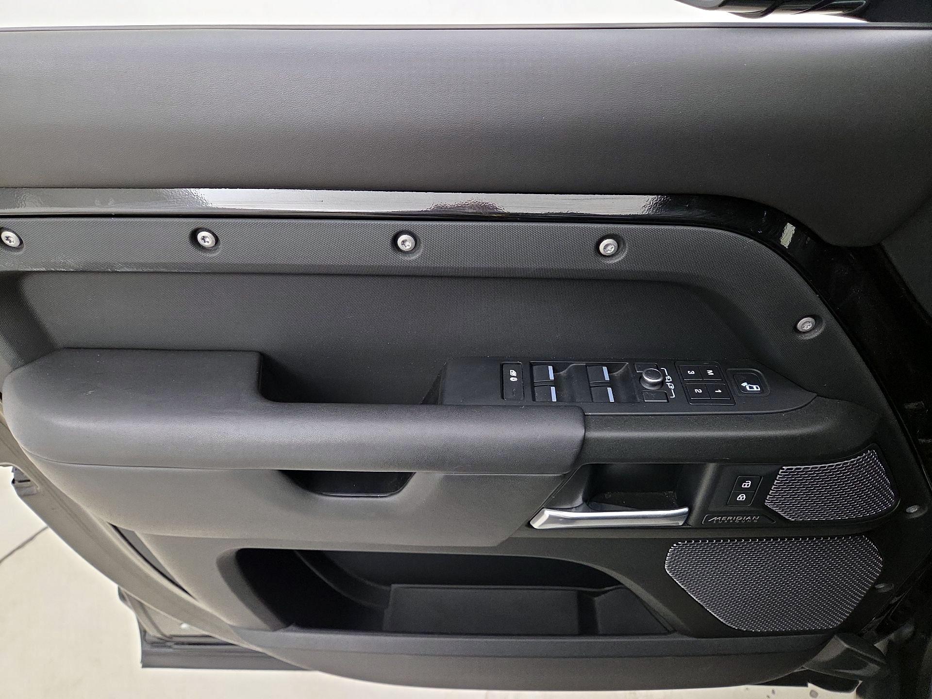 Thumbnail: 2022 Land Rover Defender - 12