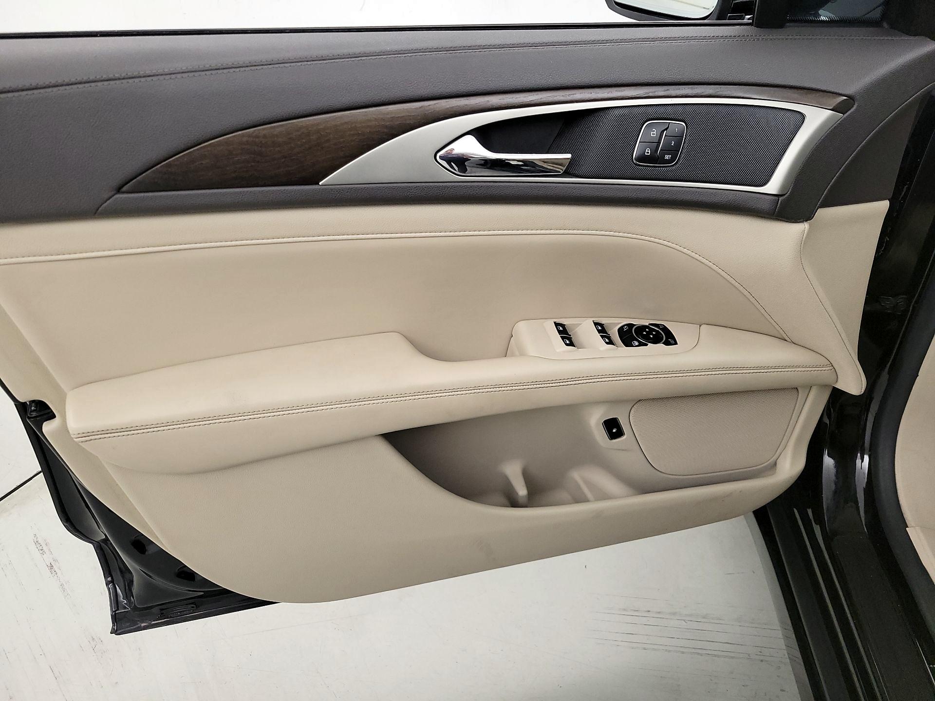 Thumbnail: 2017 Lincoln MKZ - 12