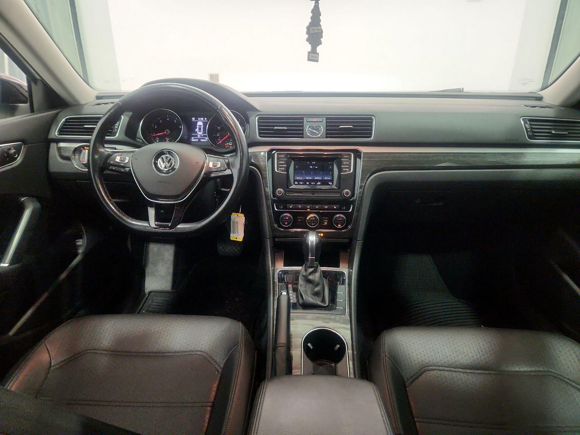 Thumbnail: 2016 Volkswagen Passat - 9