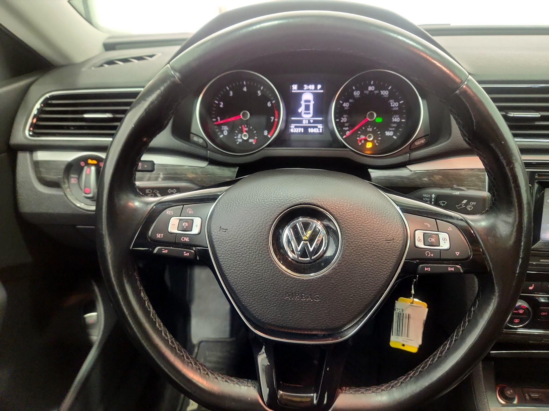 Thumbnail: 2016 Volkswagen Passat - 10