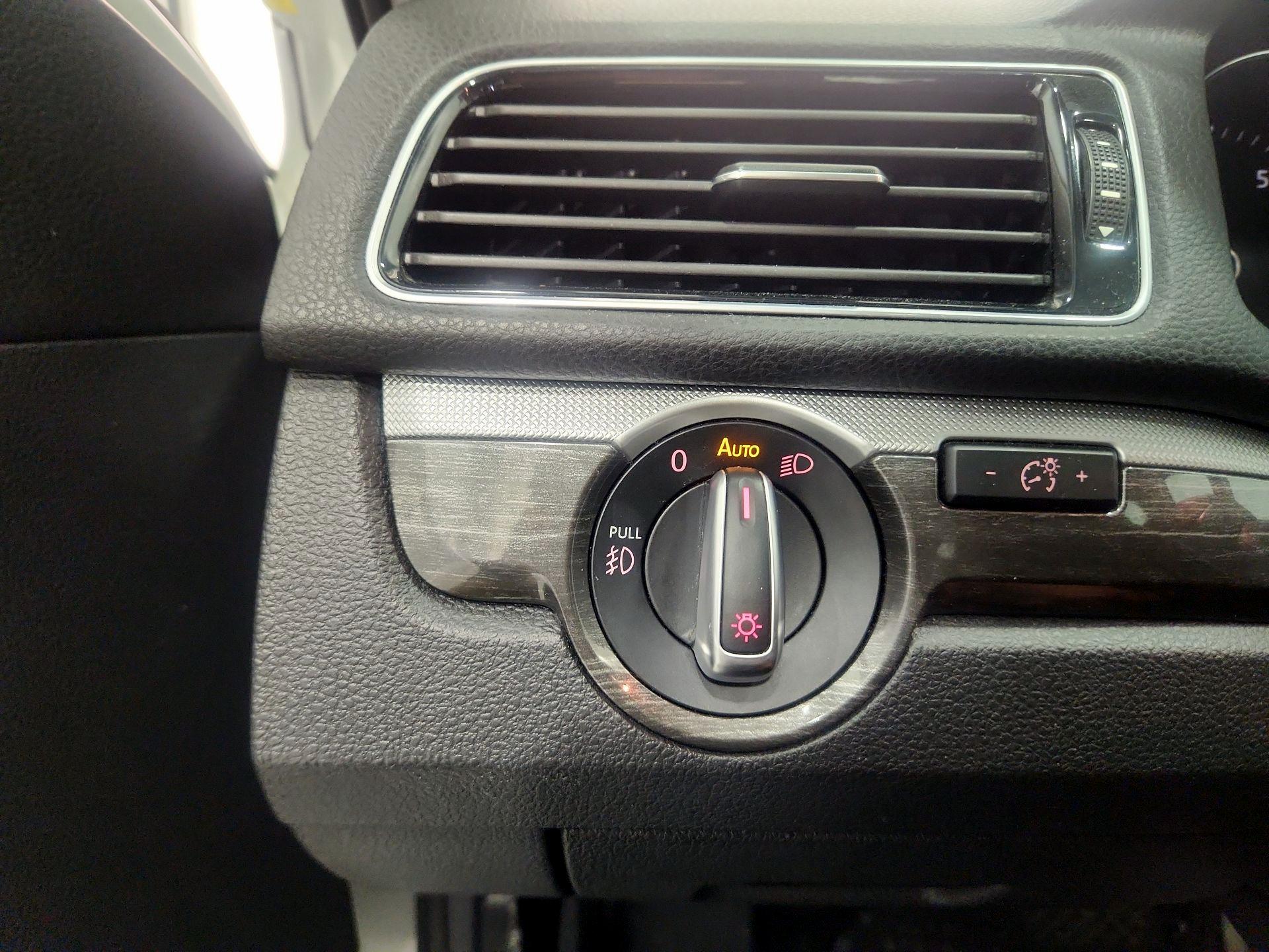 Thumbnail: 2016 Volkswagen Passat - 13