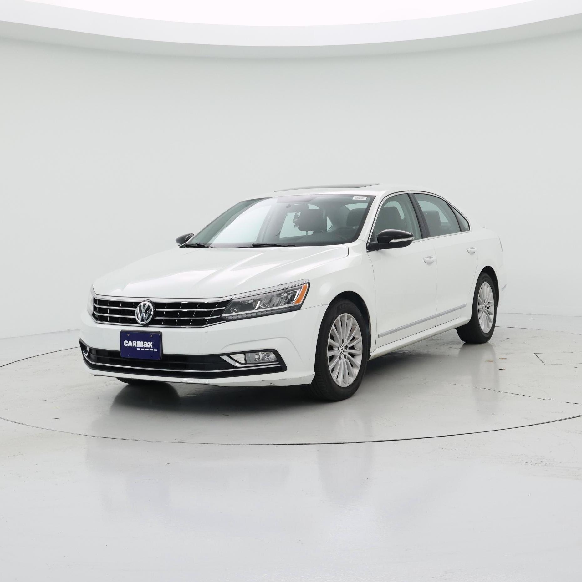 Thumbnail: 2016 Volkswagen Passat - 4