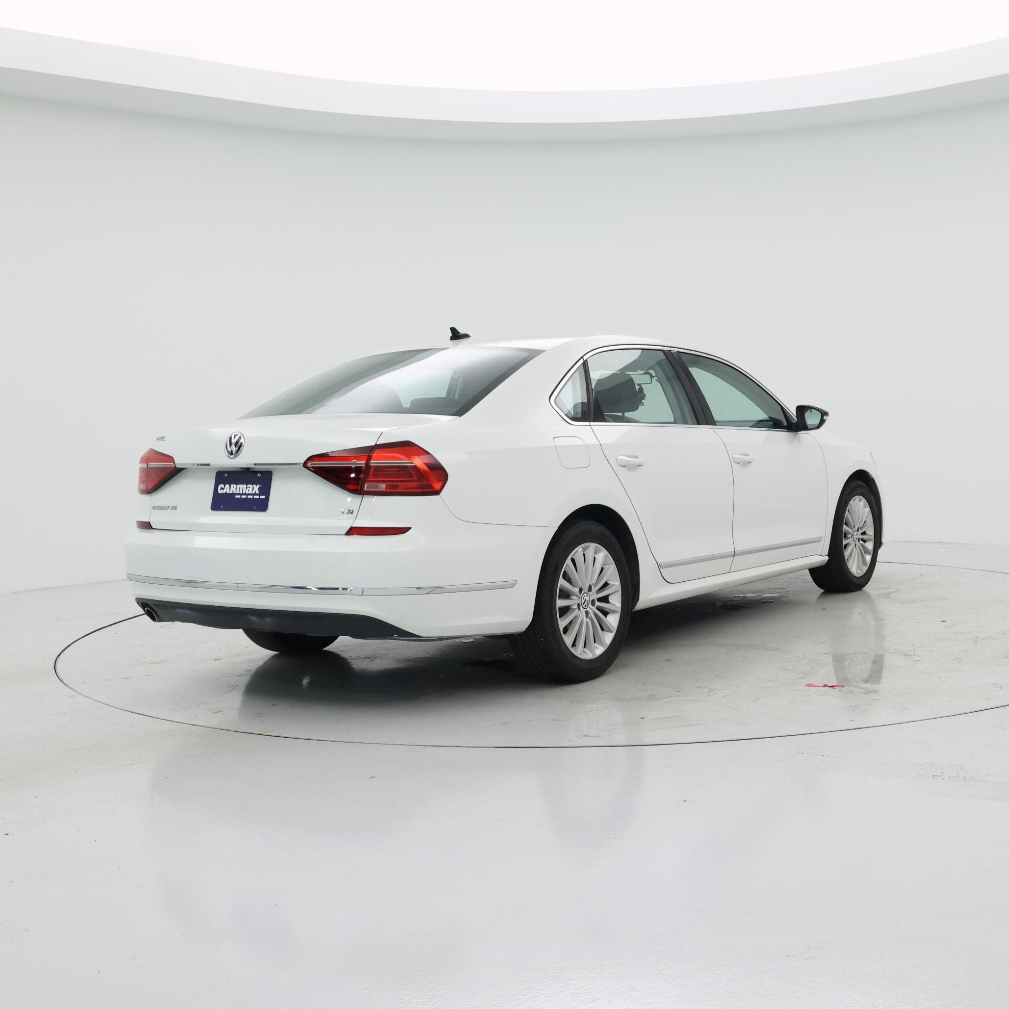 Thumbnail: 2016 Volkswagen Passat - 8